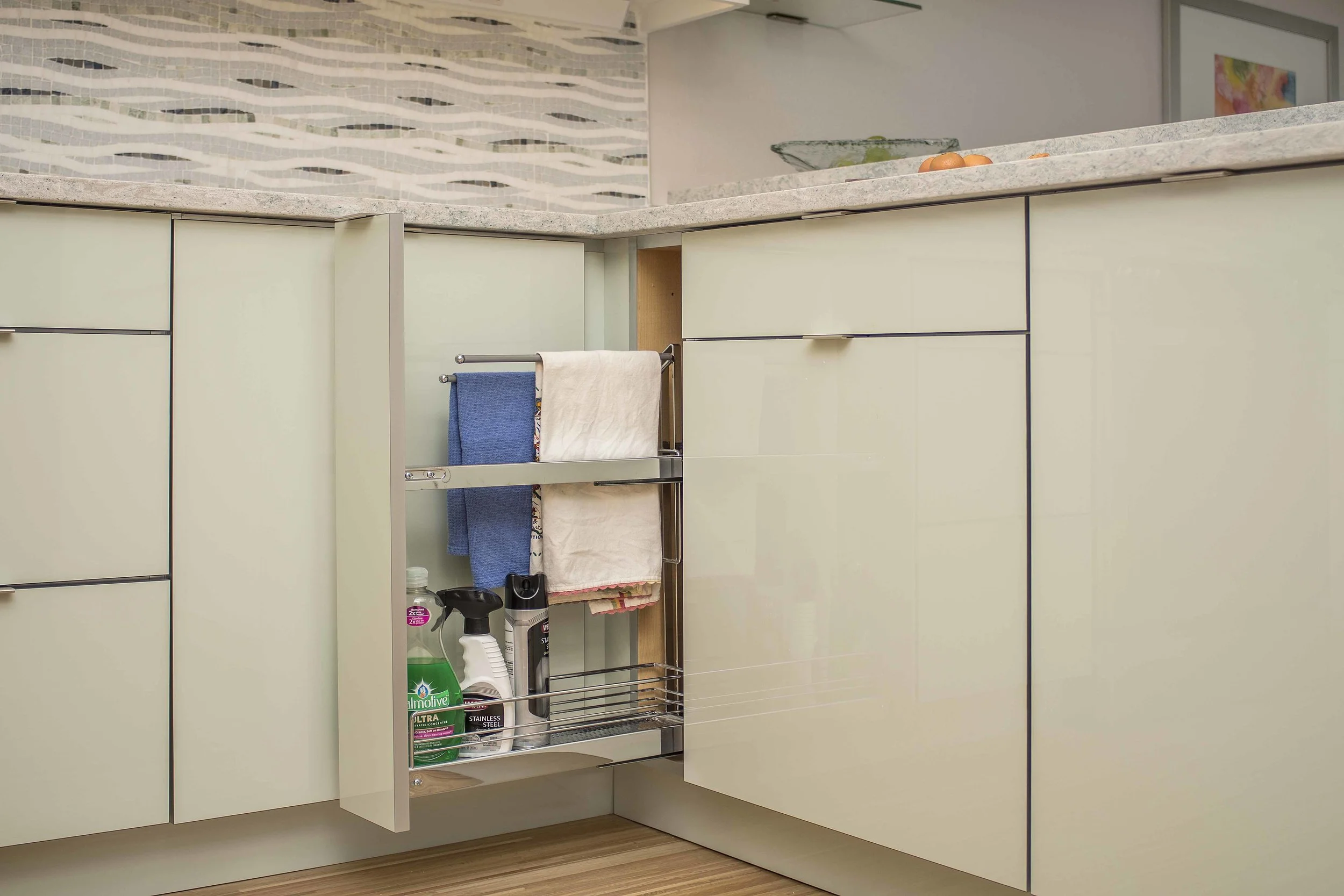 Pullout storage for drying towels
