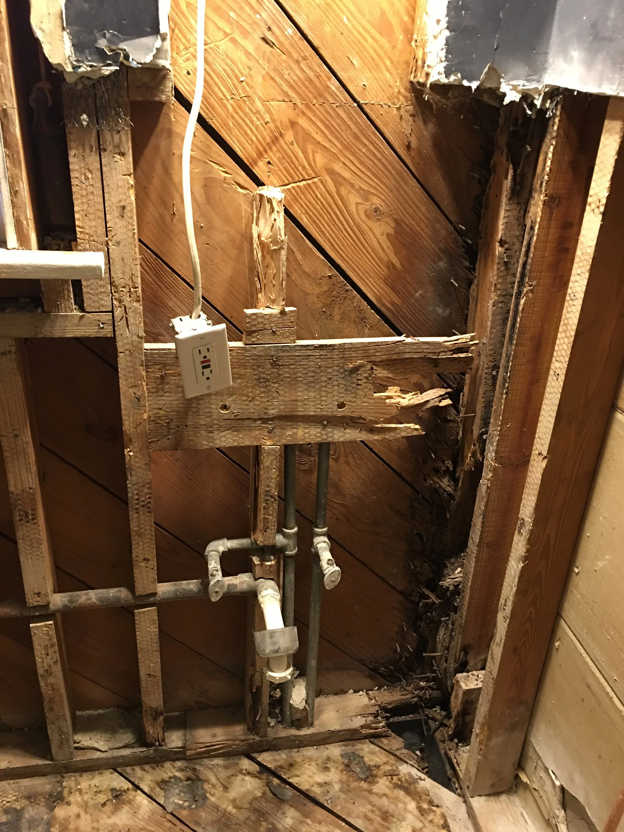 Oh yea, thats old termite damage. Yuck.