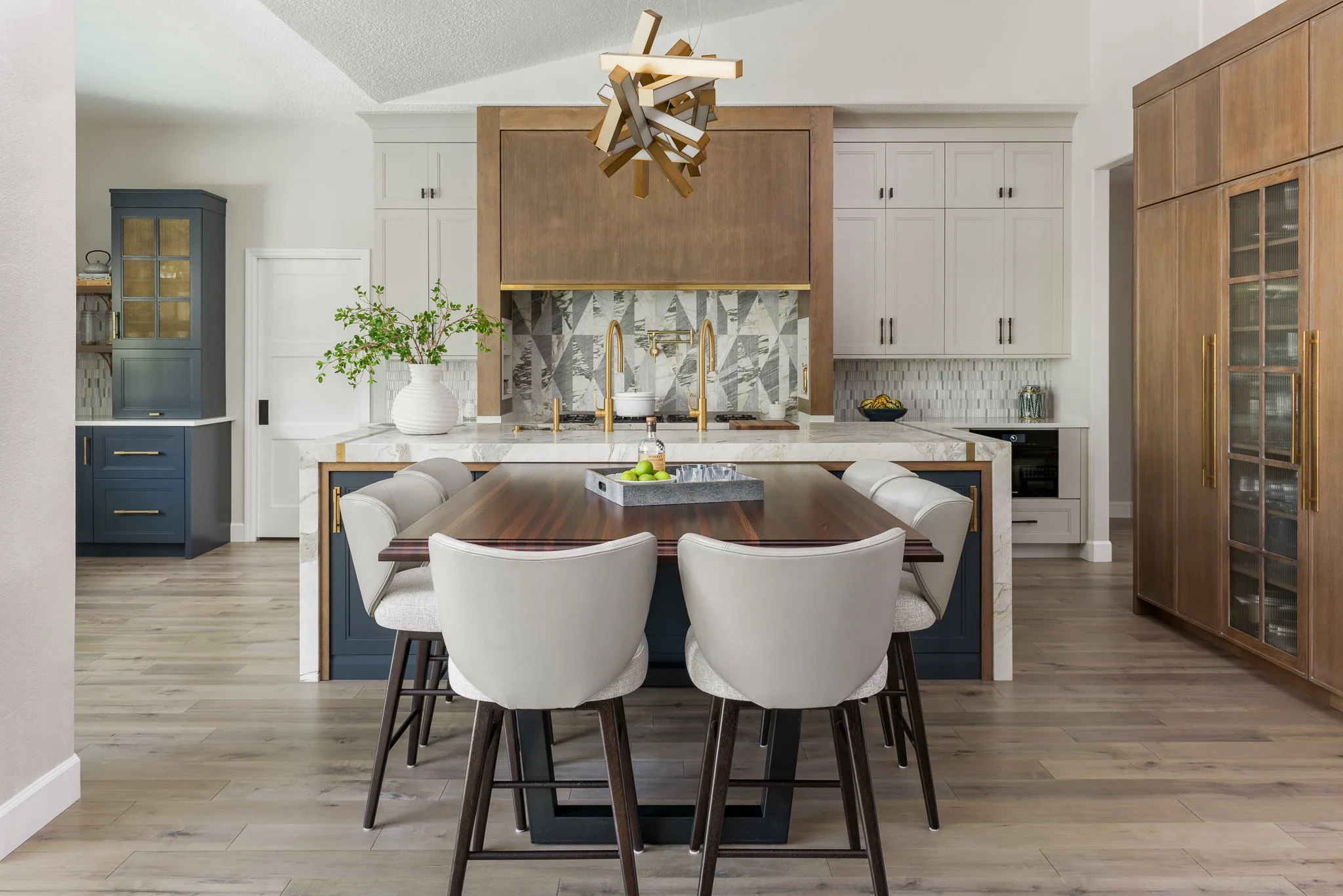 Bee-Studios_Bespoke Kitchen_02.jpg