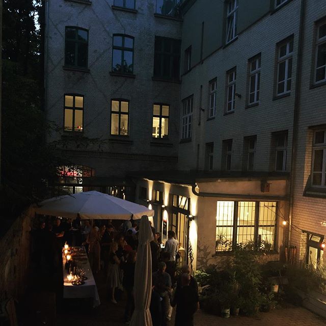 Throwback to our German/ French event for a company in a Secret Garden ✨🌿
A real travel through gastronomy with a French and German twist 🍴

We took time to find this perfect venue right in the middle of Berlin Mitte - a hidden garden in the middle