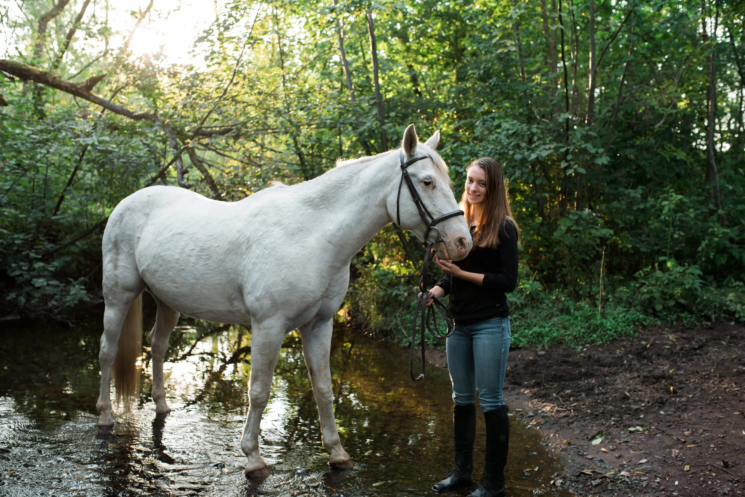 HorsebackRiding_EquestrianGrad_LakeSuperior_PaddleBoard_GraduationSession_Rosato-3.jpg