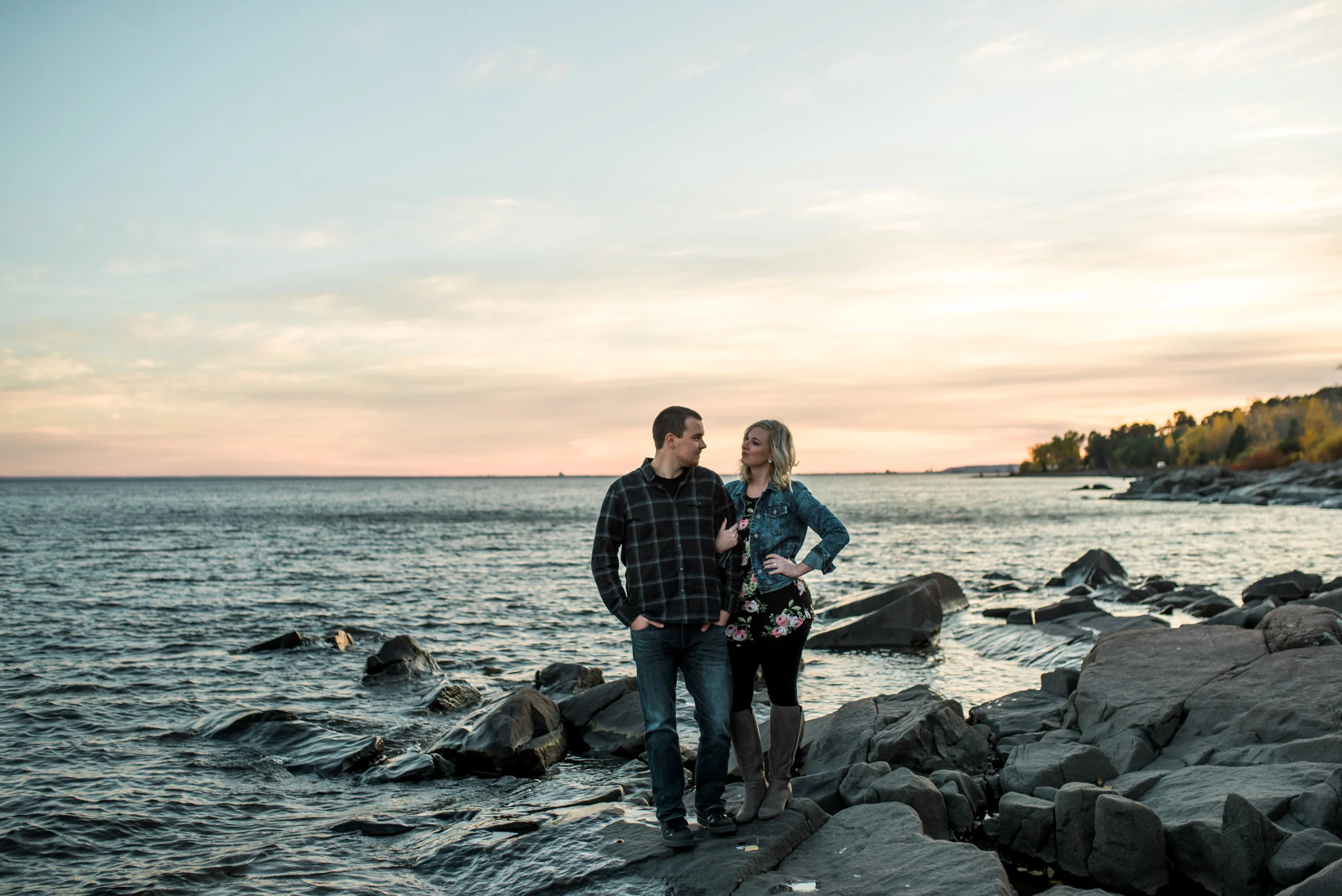 LesterPark_BrightonBeach_DuluthMinnesota_FallEngagementPhotographer_Postal-75.jpg