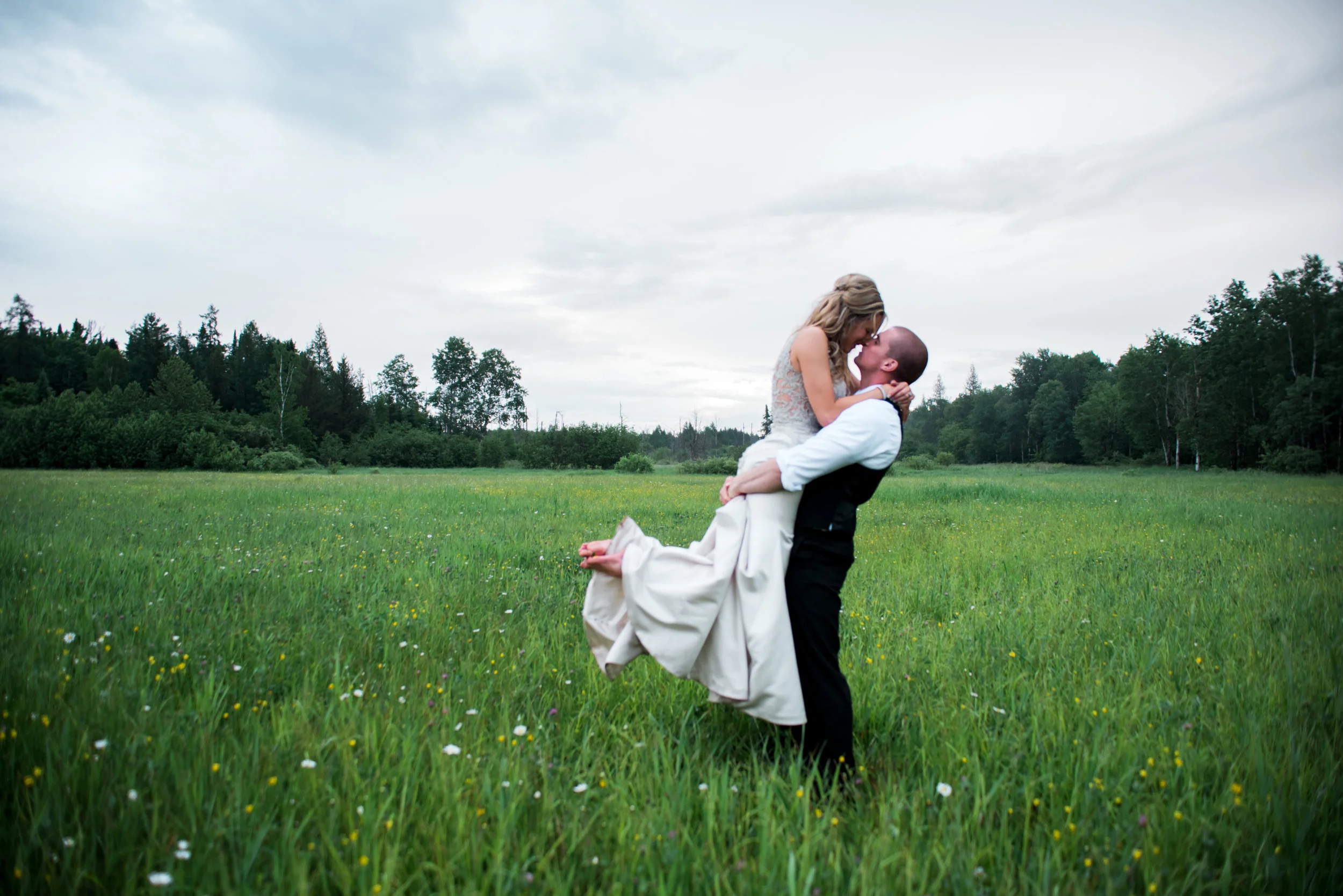 BruleRiverBarn_SummerWedding_HighschoolSweathearts_Wisconsin-368.jpg