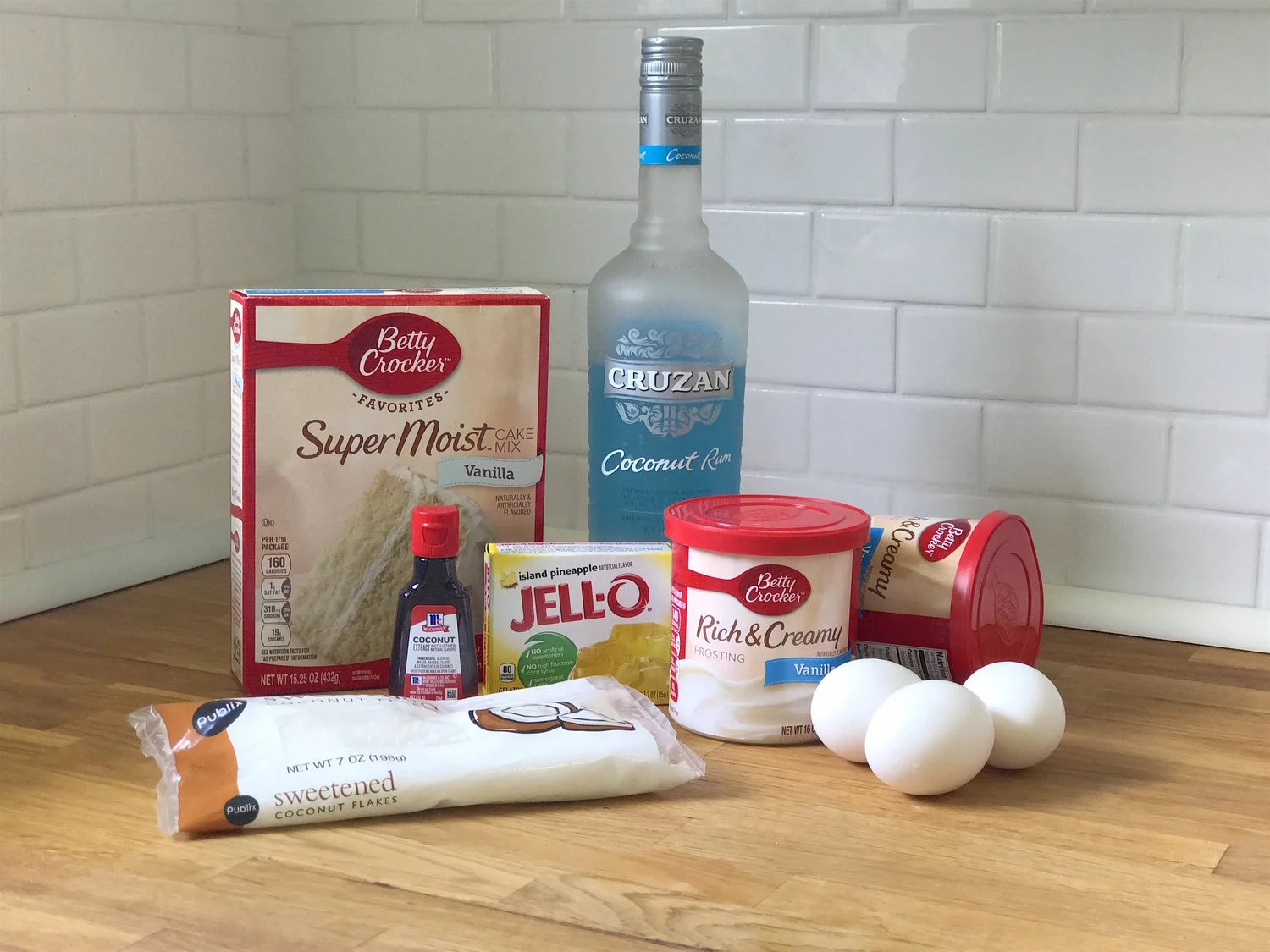 BossBabeClub_GirlsNightRecipes_PinaColadaPokeCupcakes2.jpeg