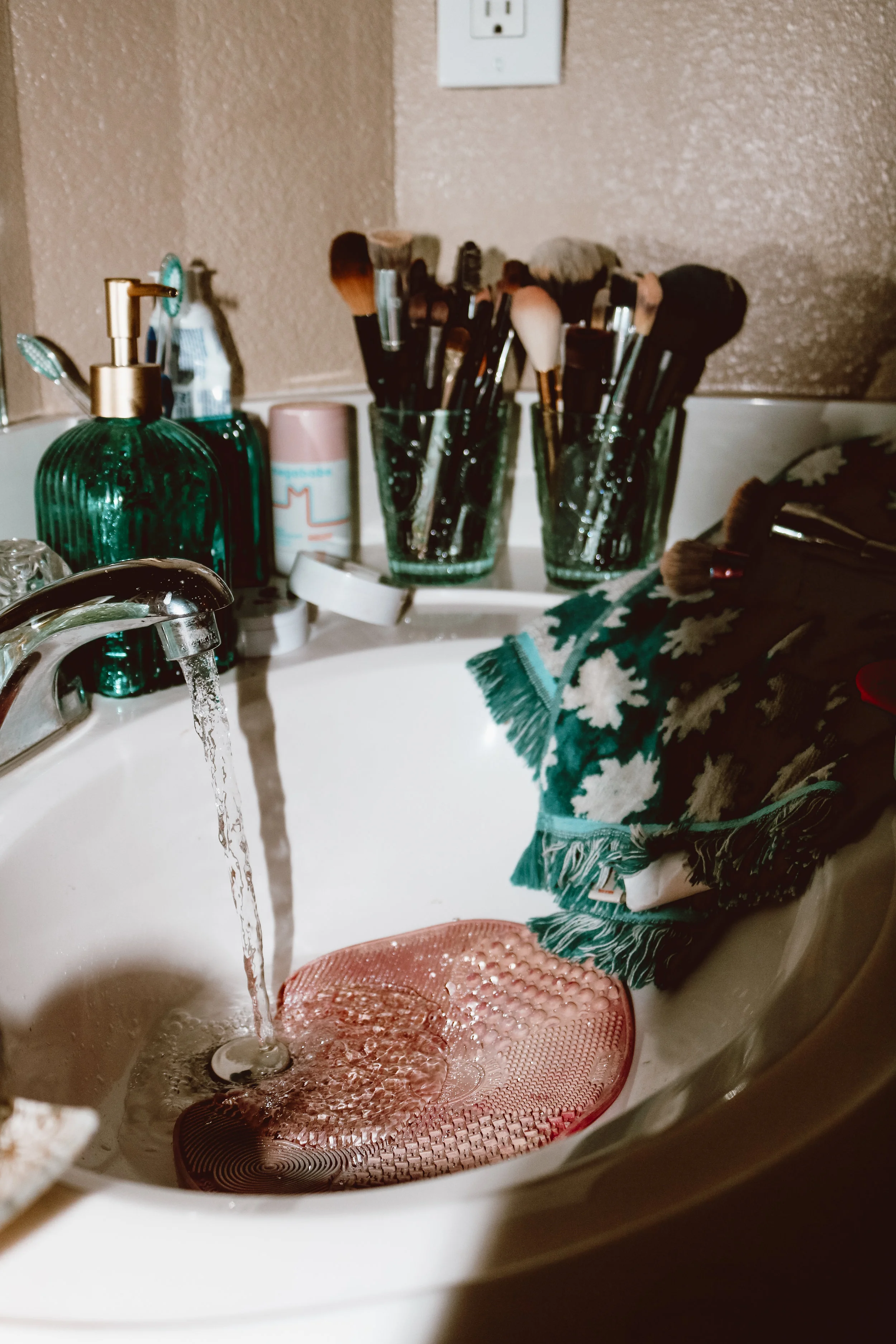washing-makeup-brushes-3.jpg