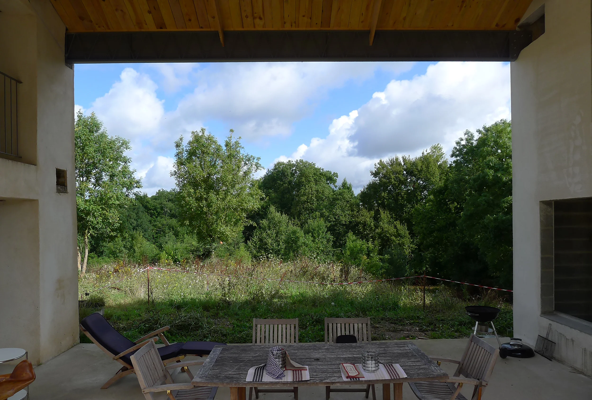 The loggia frames the barn towards the South and the landscape towards the North