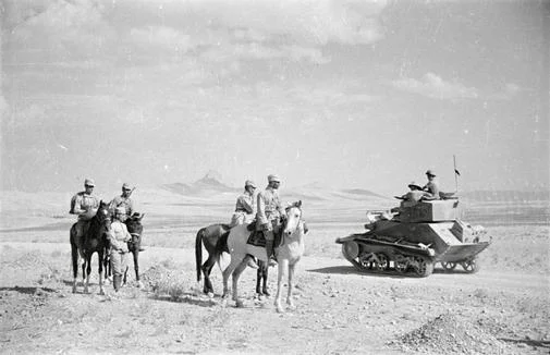 Caballería-soviética-y-tanque-británico-unen-sus-fuerzas-en-Qazvin..jpg