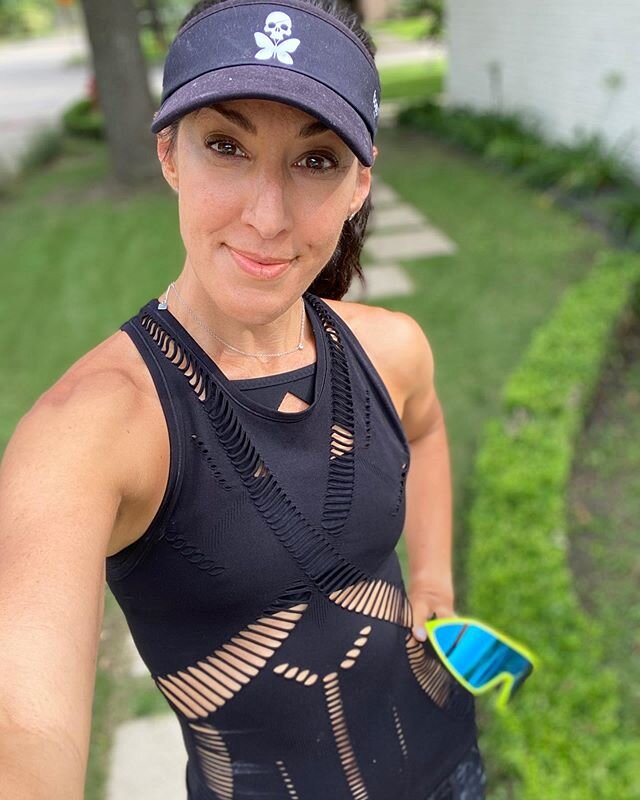 Came back from my post bike run with @thekillers in my ear...danced around the yard while @rmvlife mowed the lawn. The IDGAF feels was high! 💃🏻 (I live on a busy street so sorry not sorry neighbors 🤣😂) .
Got all the challenges checked off and I&r