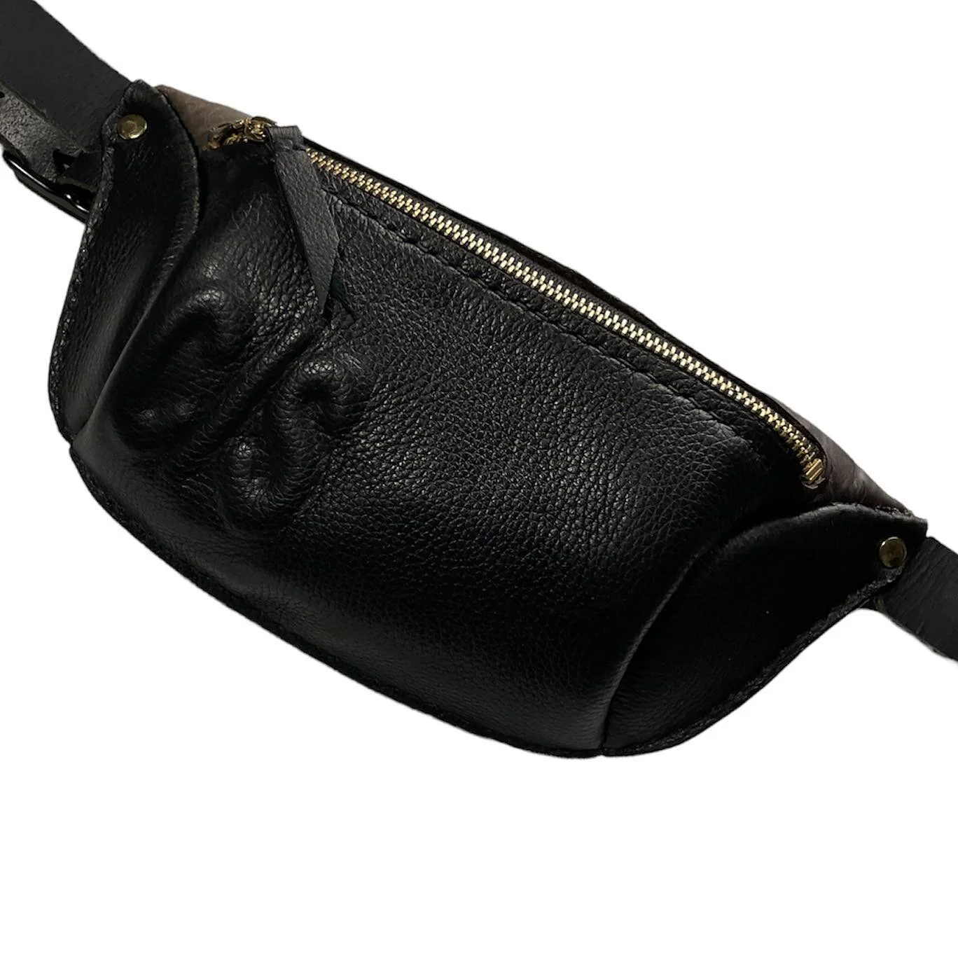 Mini crossbody pack! Two tone bespoke bag perfect for your wallet, keys, and phone! Keep all of your essentials close! #Blackluxury #Imworkingtobeyourfavdesigner #Blackleathersmith #leathergoods #handcrafted #Blackdesigner