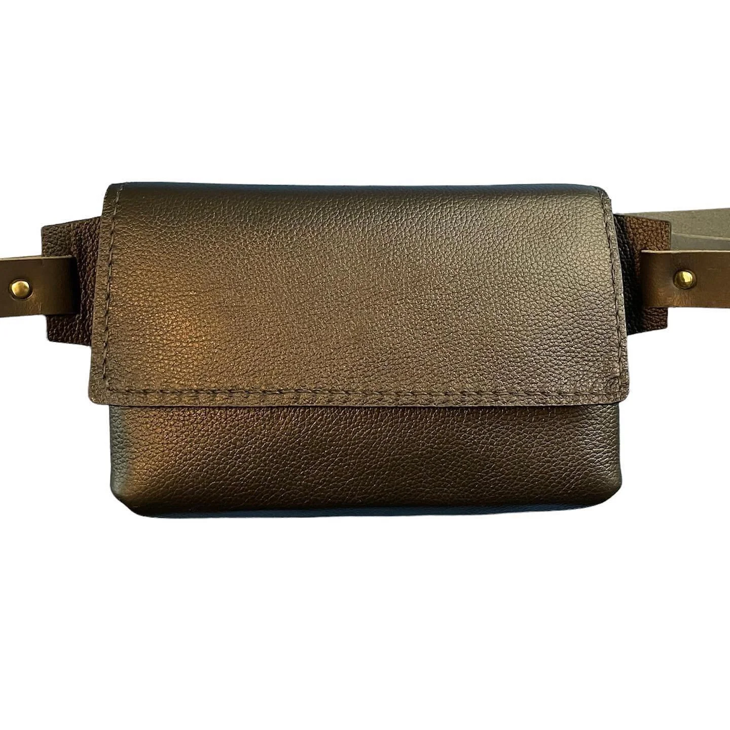 Let me introduce you to the UpTown Bag! Pack your phone, keys, wallet, and daily necessities and off you go! #Blackluxury #Imworkingtobeyourfavdesigner #Blackleathersmith #leathergoods #handcrafted #Blackdesigner