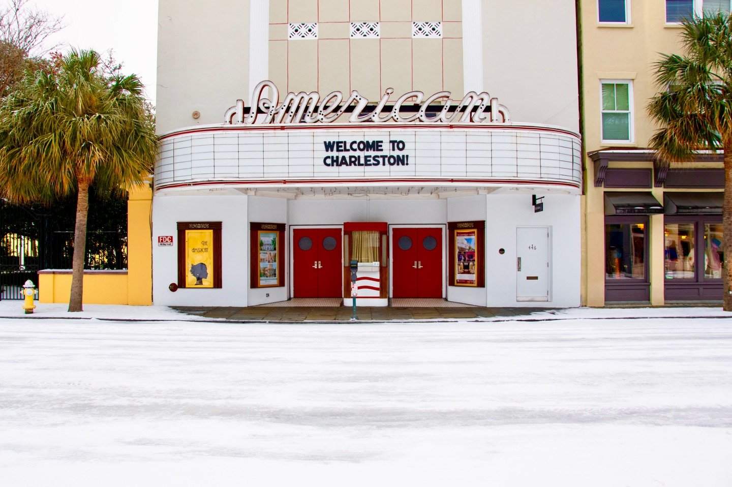 Not to be that girl but this years snow storm wasn&rsquo;t nearly as exciting as last years&hellip; so I shoveled these out from the archives to admire a slightly snowier Charleston ❄️🤍