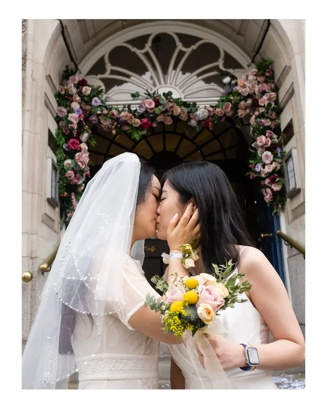 008-chelsea-old-town-hall-wedding-photographer-london.webp