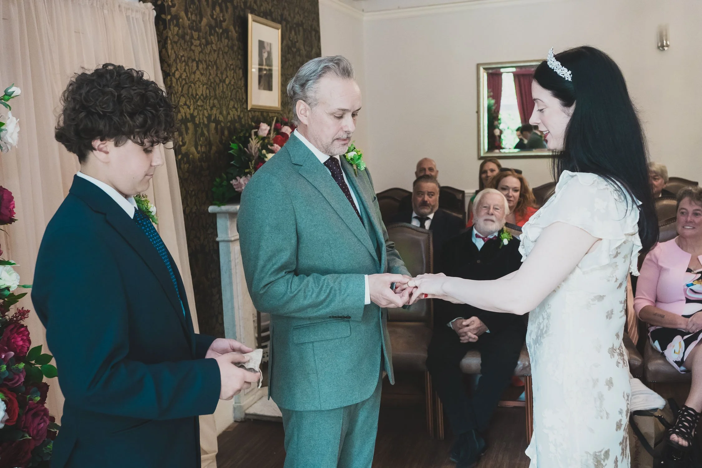 085-southwark-register-office-cutty-sark-pub-greenwich-wedding-photographer-london.jpg