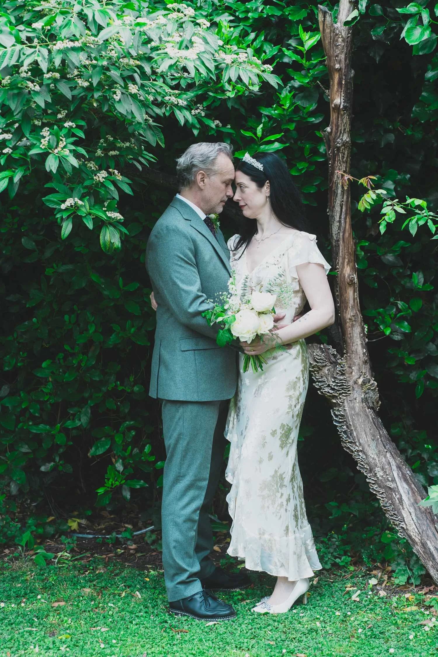 153-southwark-register-office-cutty-sark-pub-greenwich-wedding-photographer-london.jpg