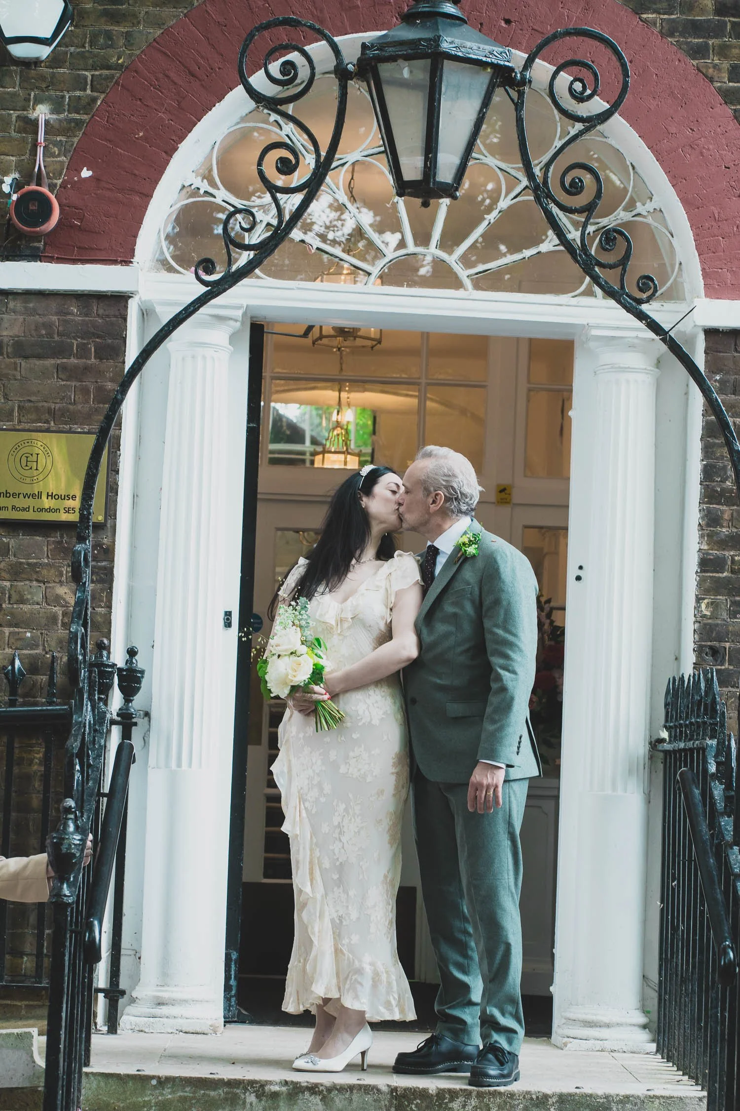 184-southwark-register-office-cutty-sark-pub-greenwich-wedding-photographer-london.jpg