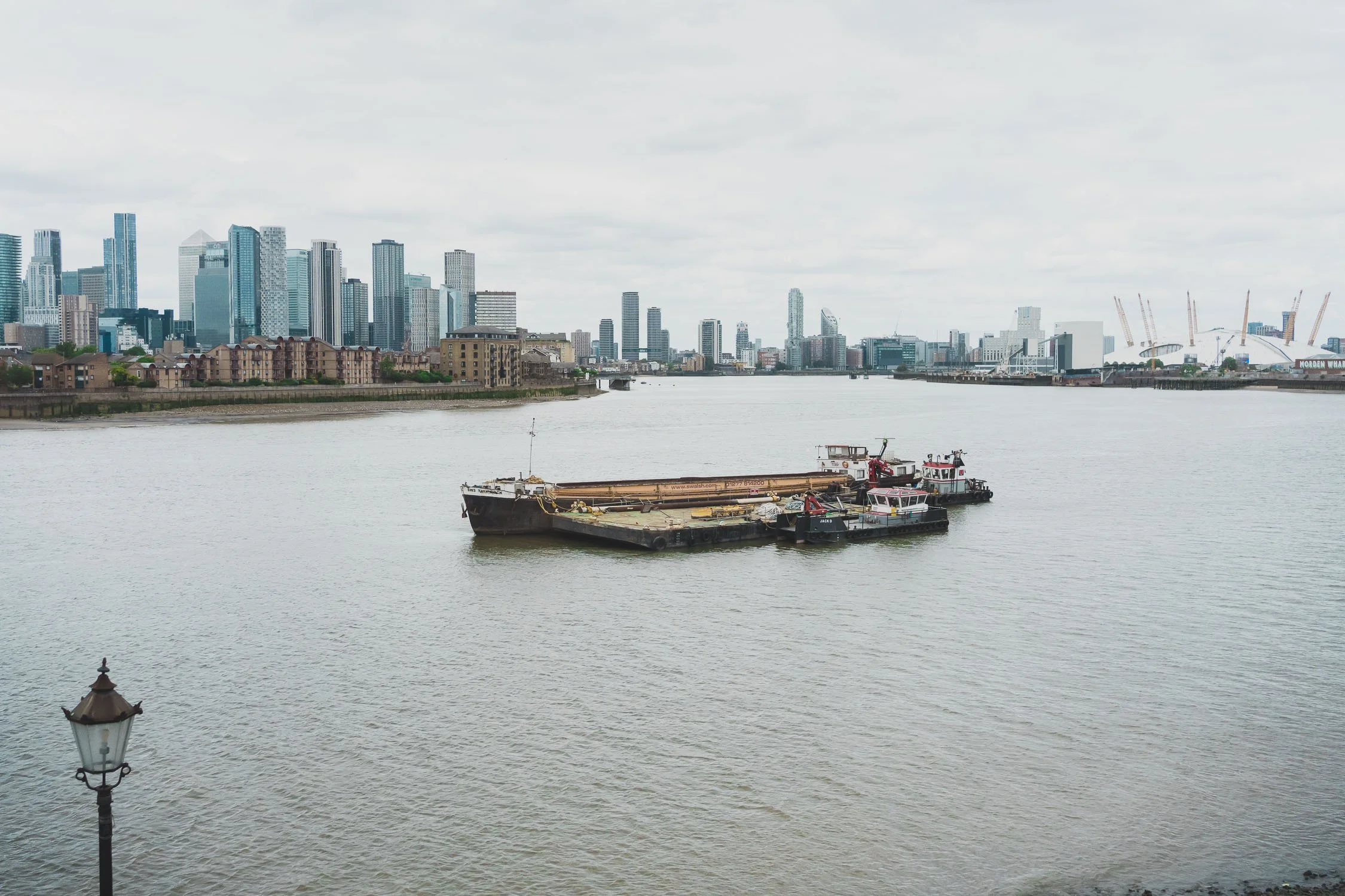202-southwark-register-office-cutty-sark-pub-greenwich-wedding-photographer-london.jpg