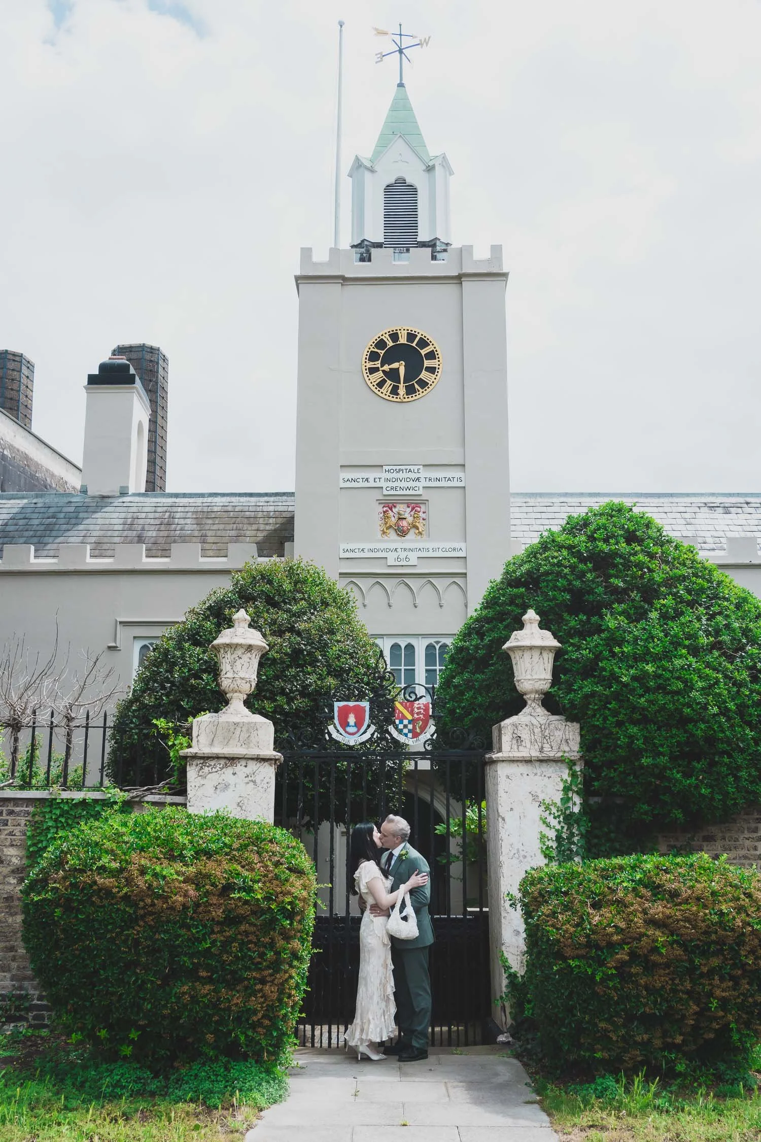 257-southwark-register-office-cutty-sark-pub-greenwich-wedding-photographer-london.jpg