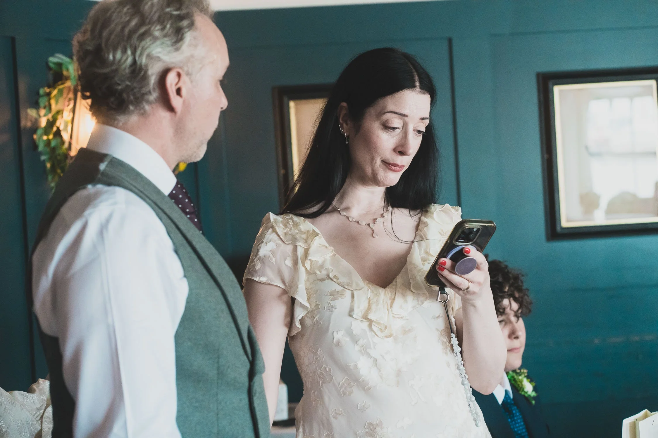 384-southwark-register-office-cutty-sark-pub-greenwich-wedding-photographer-london.jpg