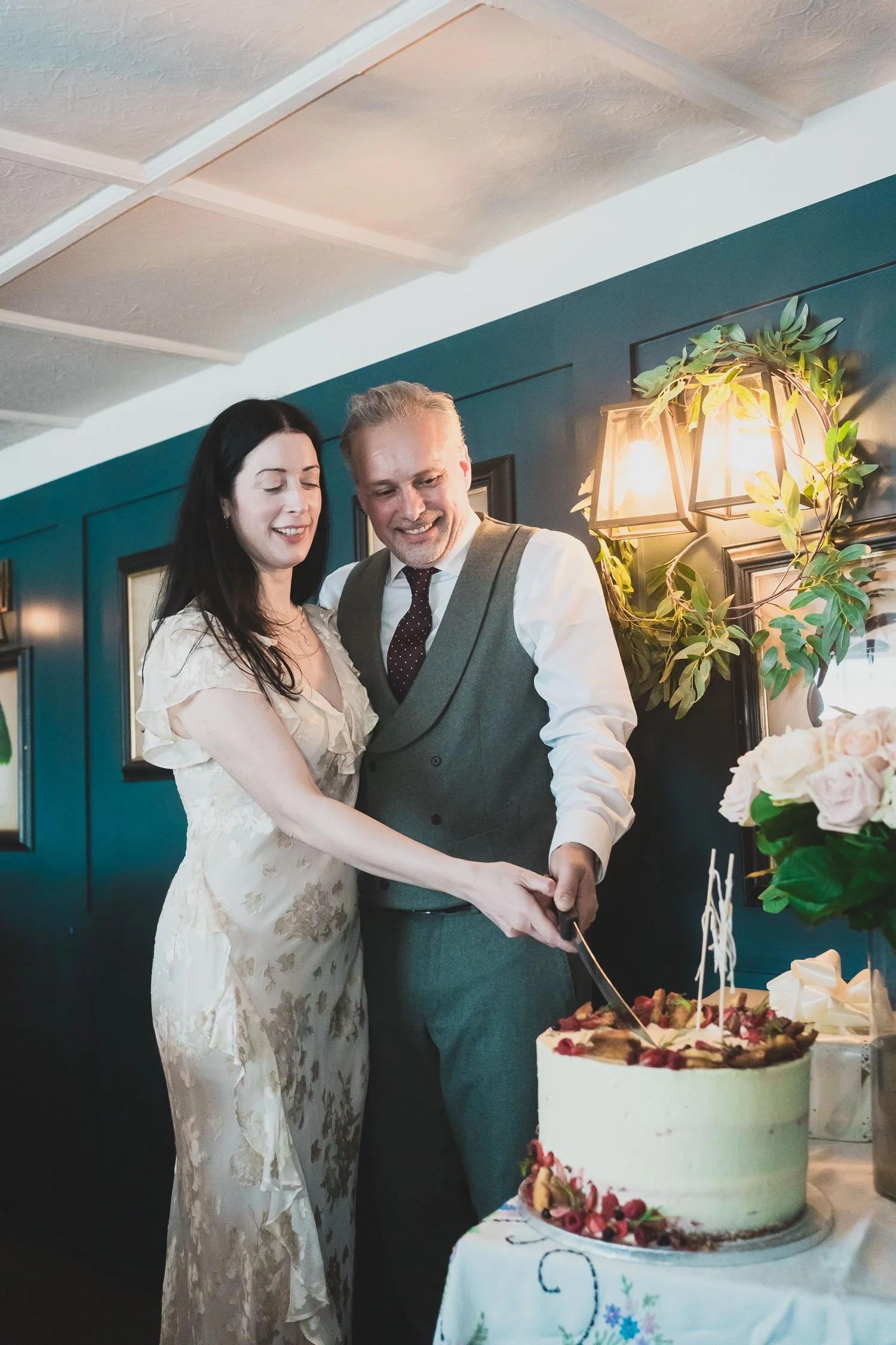 411-southwark-register-office-cutty-sark-pub-greenwich-wedding-photographer-london.jpg