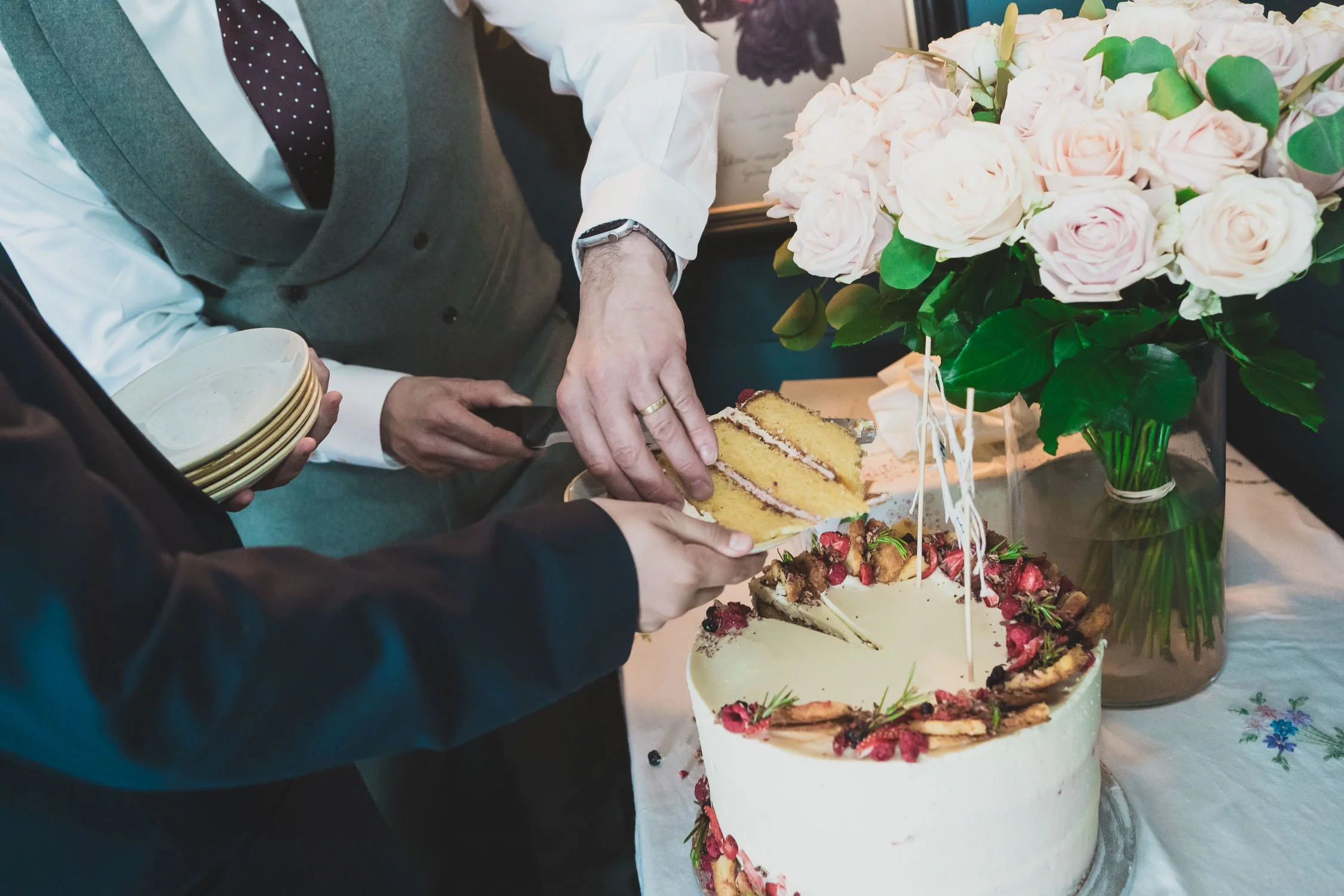 413-southwark-register-office-cutty-sark-pub-greenwich-wedding-photographer-london.jpg