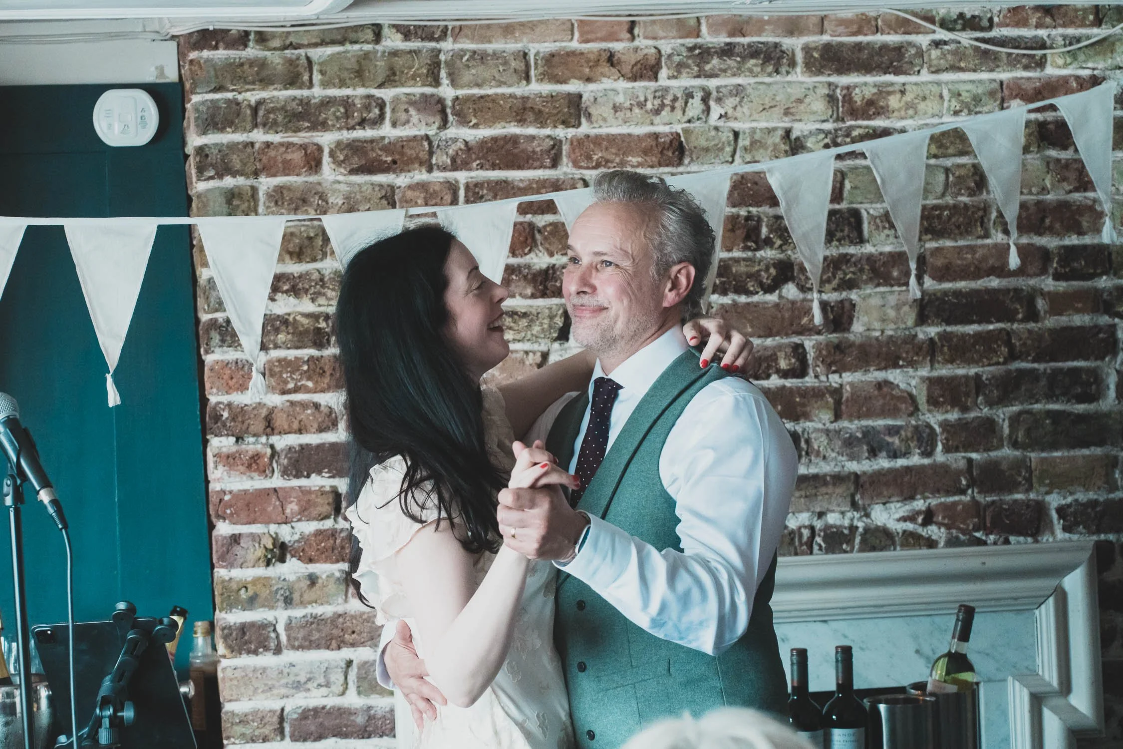 451-southwark-register-office-cutty-sark-pub-greenwich-wedding-photographer-london.jpg