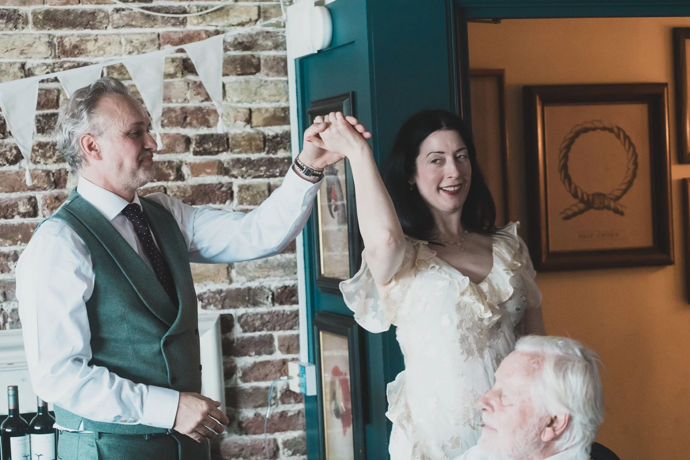 462-southwark-register-office-cutty-sark-pub-greenwich-wedding-photographer-london.jpg
