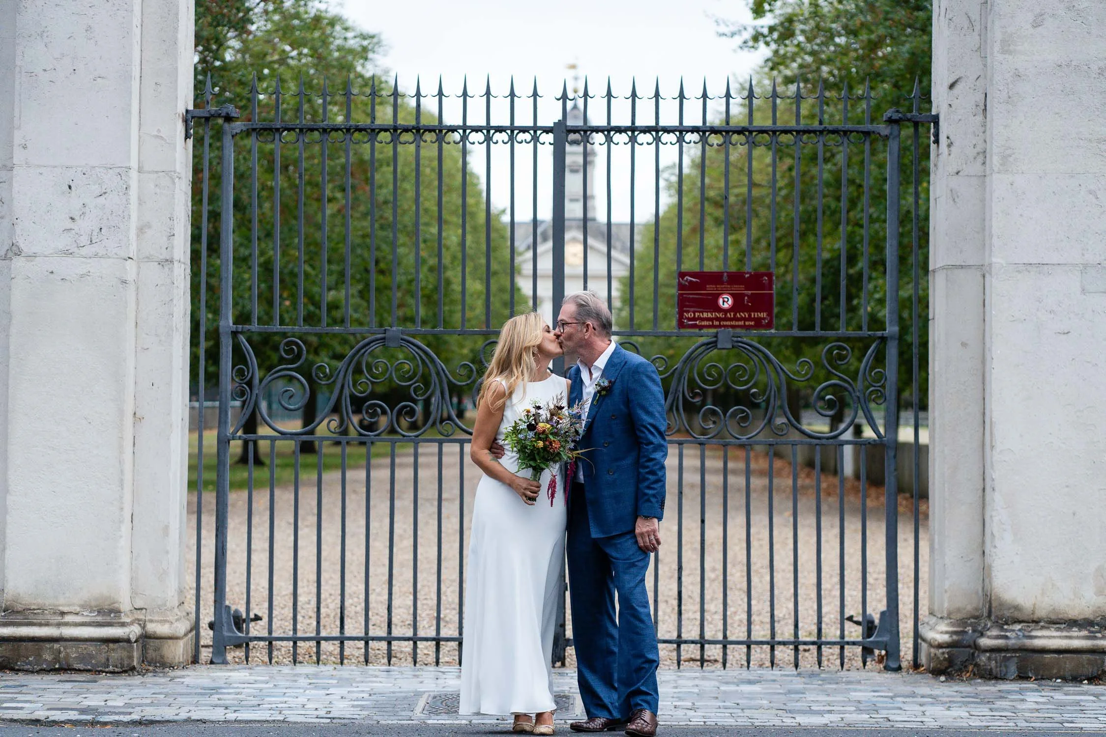 029-chelsea-old-town-hall-the-surprise-pub-wedding-reception.jpg