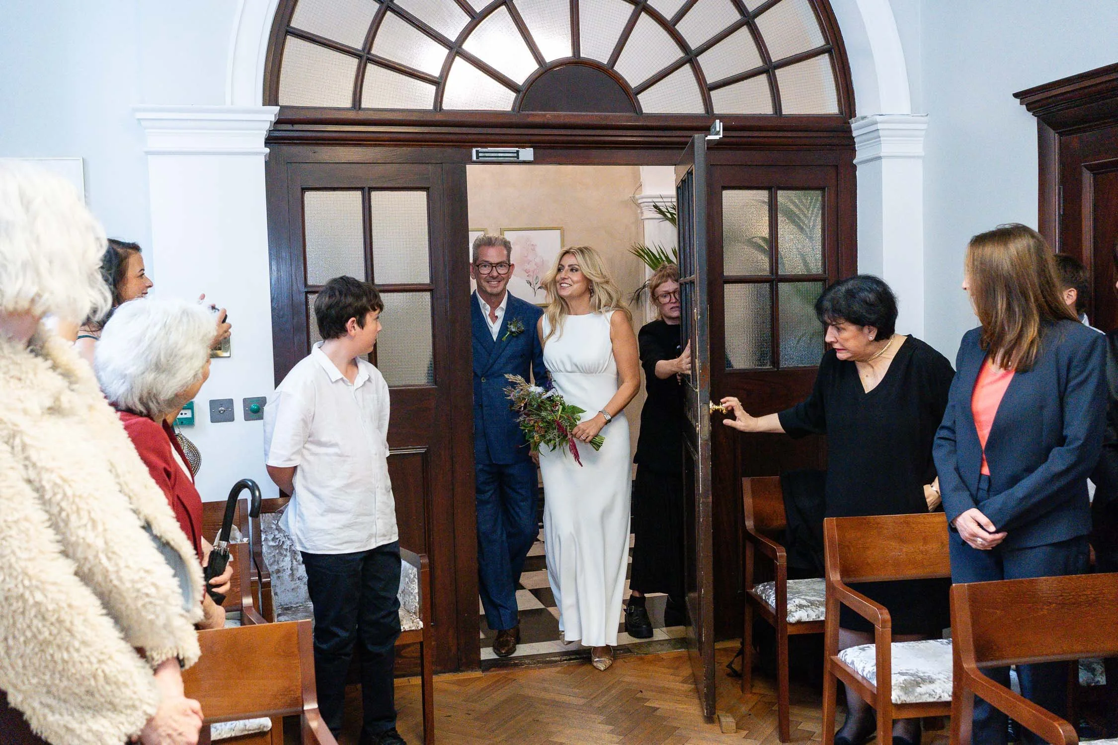 107-chelsea-old-town-hall-the-surprise-pub-wedding-reception.jpg