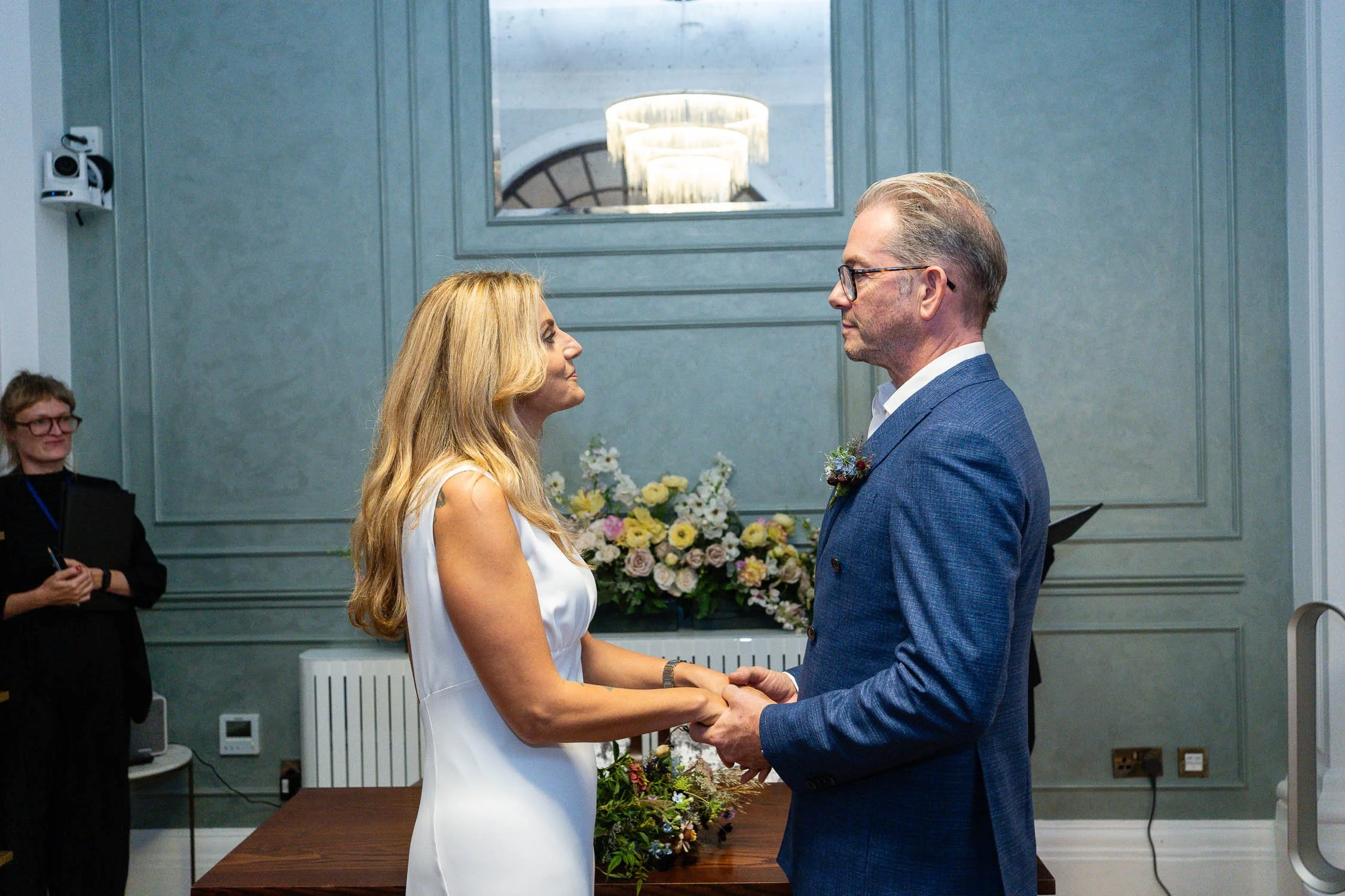 129-chelsea-old-town-hall-the-surprise-pub-wedding-reception.jpg