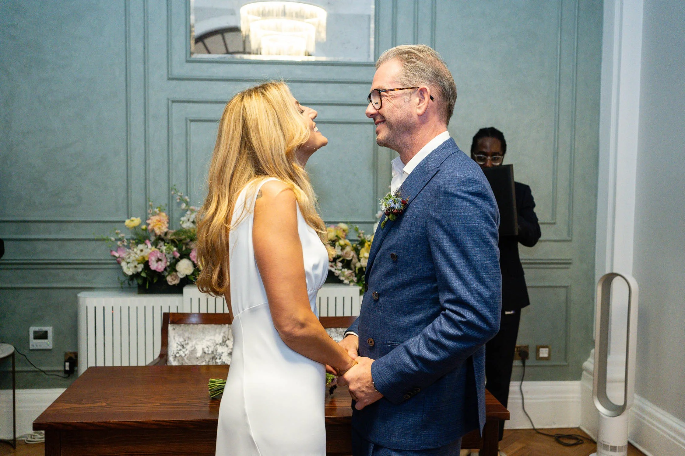 132-chelsea-old-town-hall-the-surprise-pub-wedding-reception.jpg