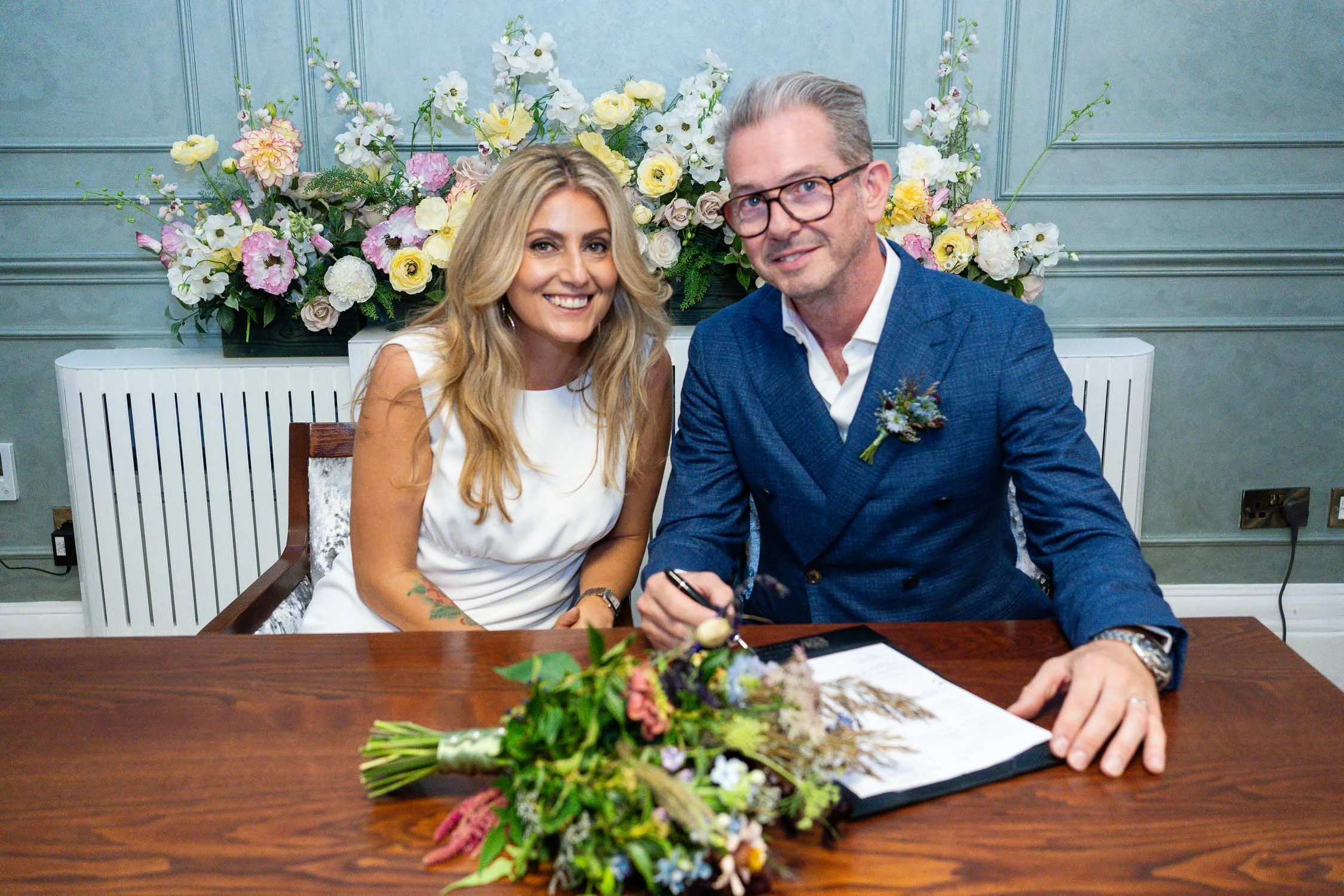 148-chelsea-old-town-hall-the-surprise-pub-wedding-reception.jpg