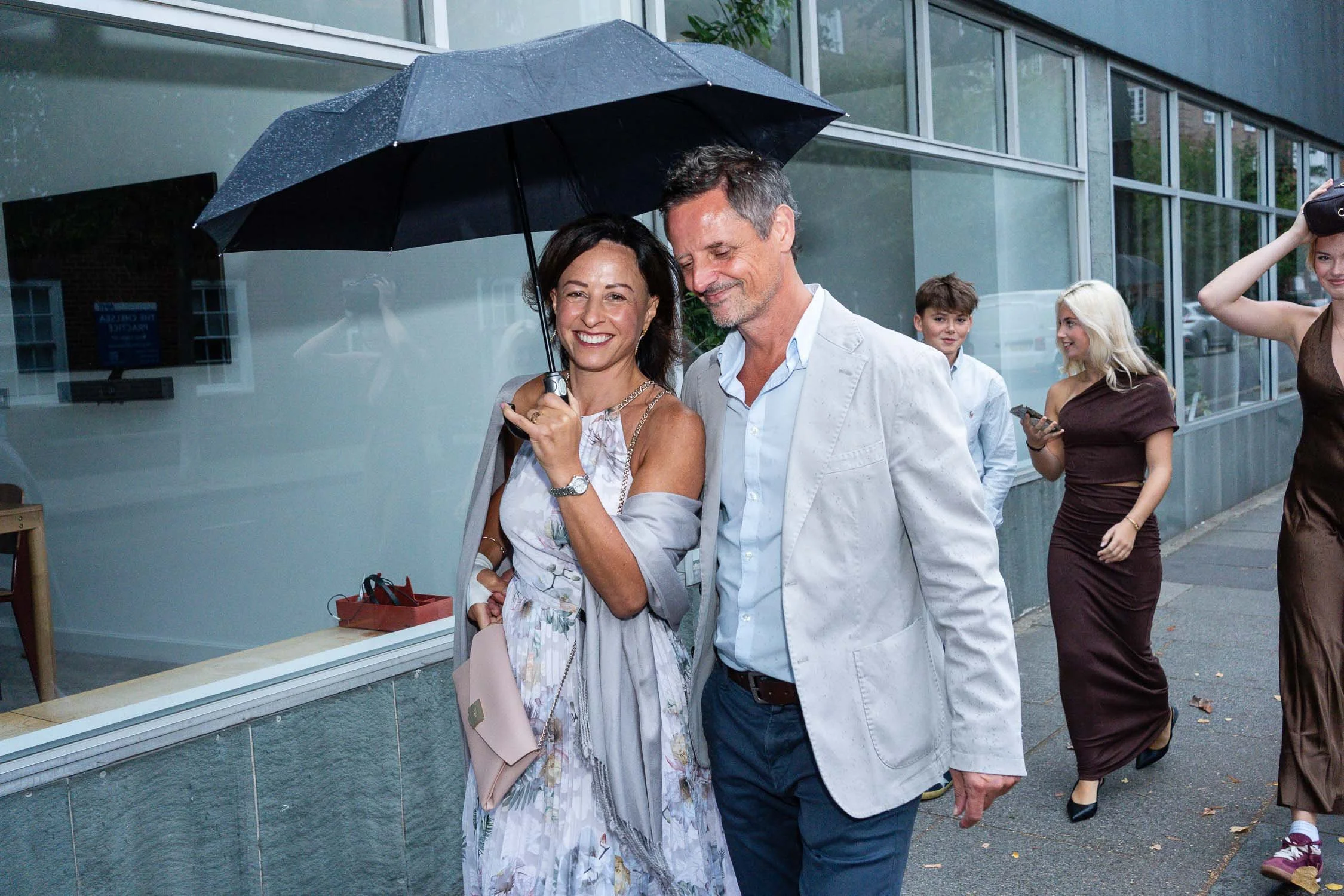 167-chelsea-old-town-hall-the-surprise-pub-wedding-reception.jpg