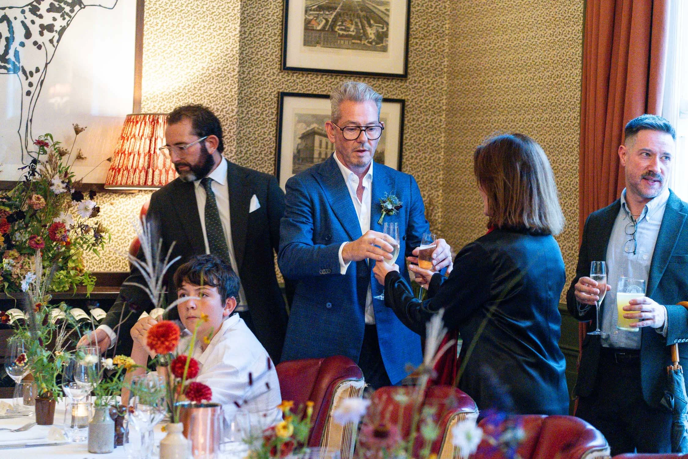 180-chelsea-old-town-hall-the-surprise-pub-wedding-reception.jpg