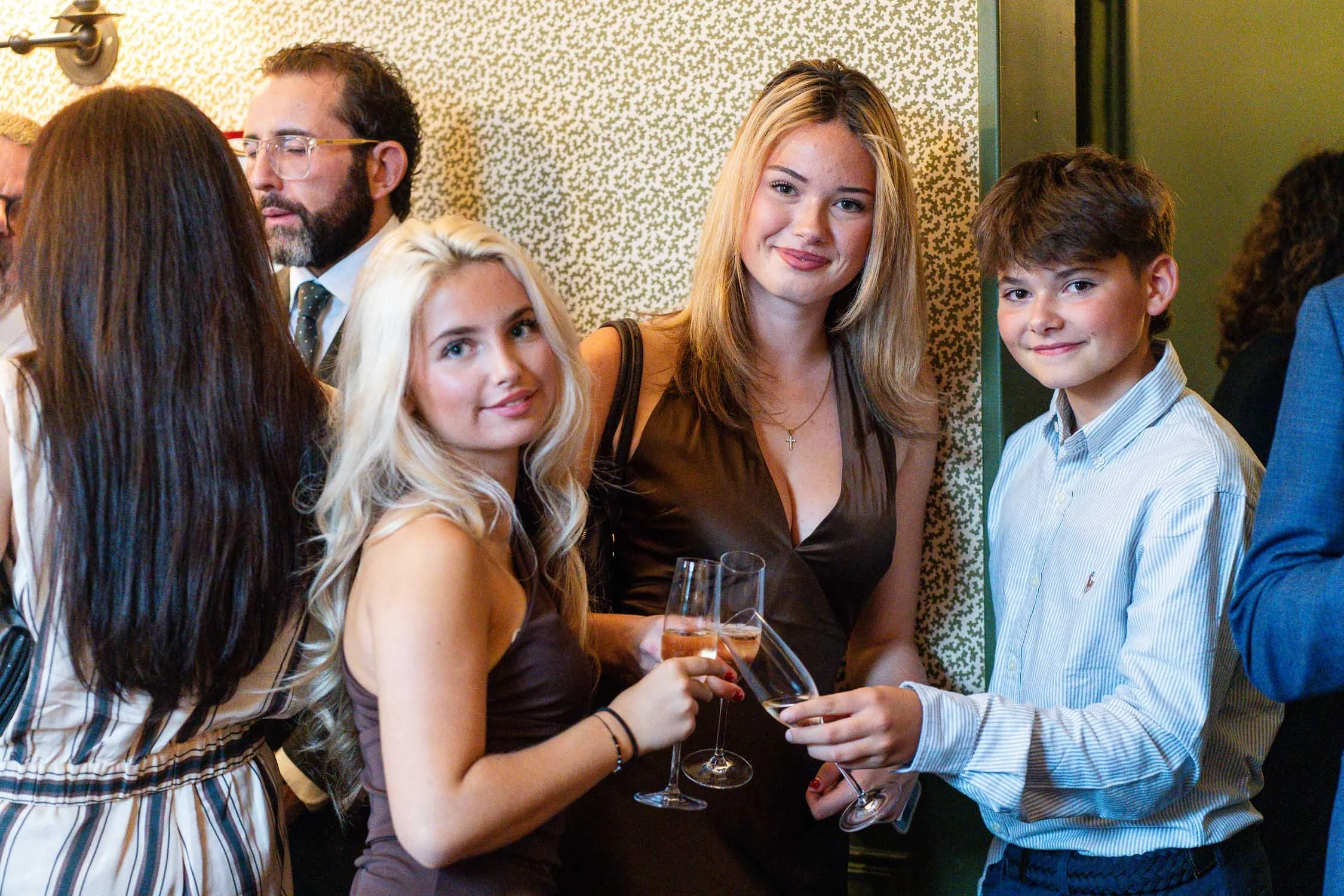 190-chelsea-old-town-hall-the-surprise-pub-wedding-reception.jpg