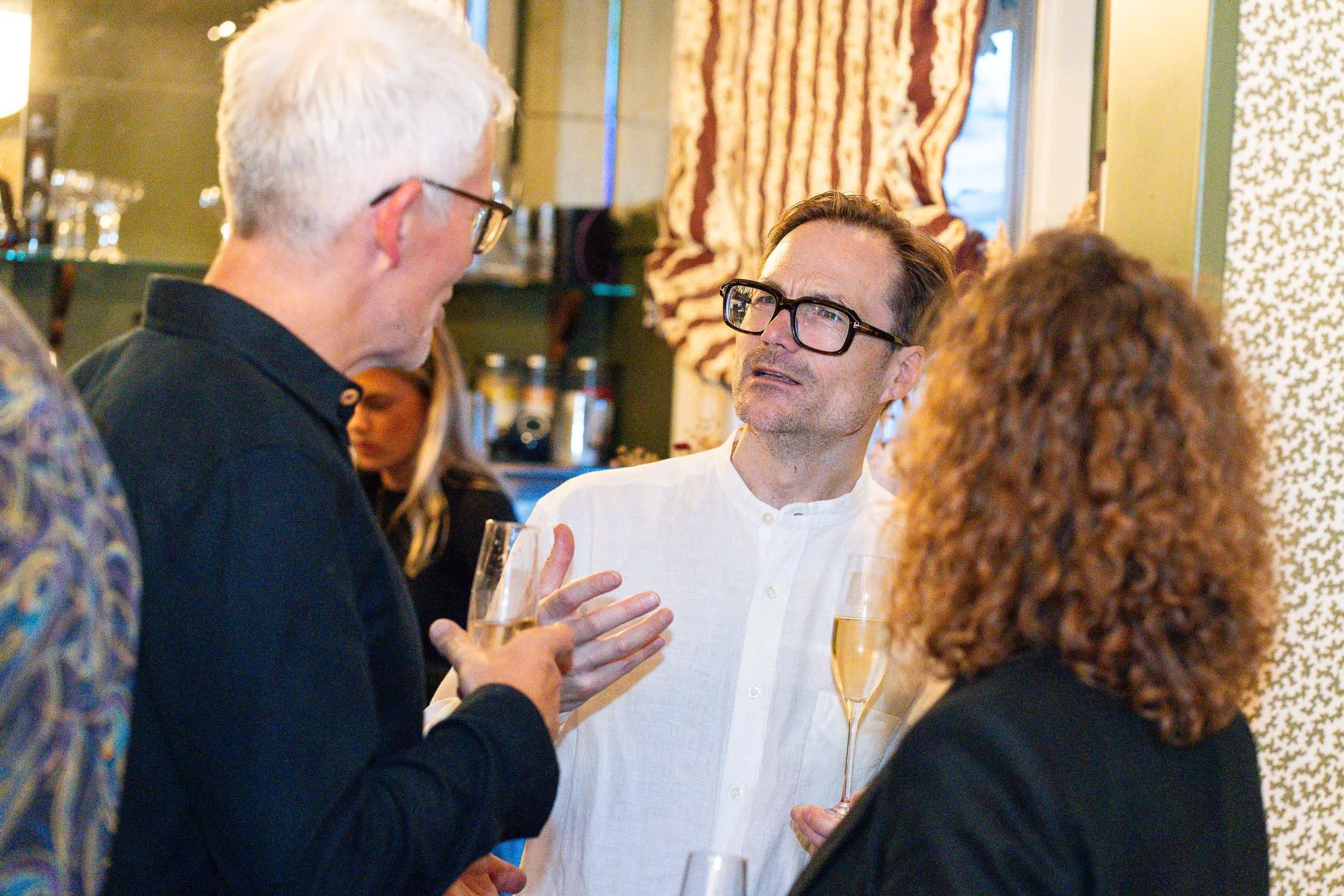 226-chelsea-old-town-hall-the-surprise-pub-wedding-reception.jpg
