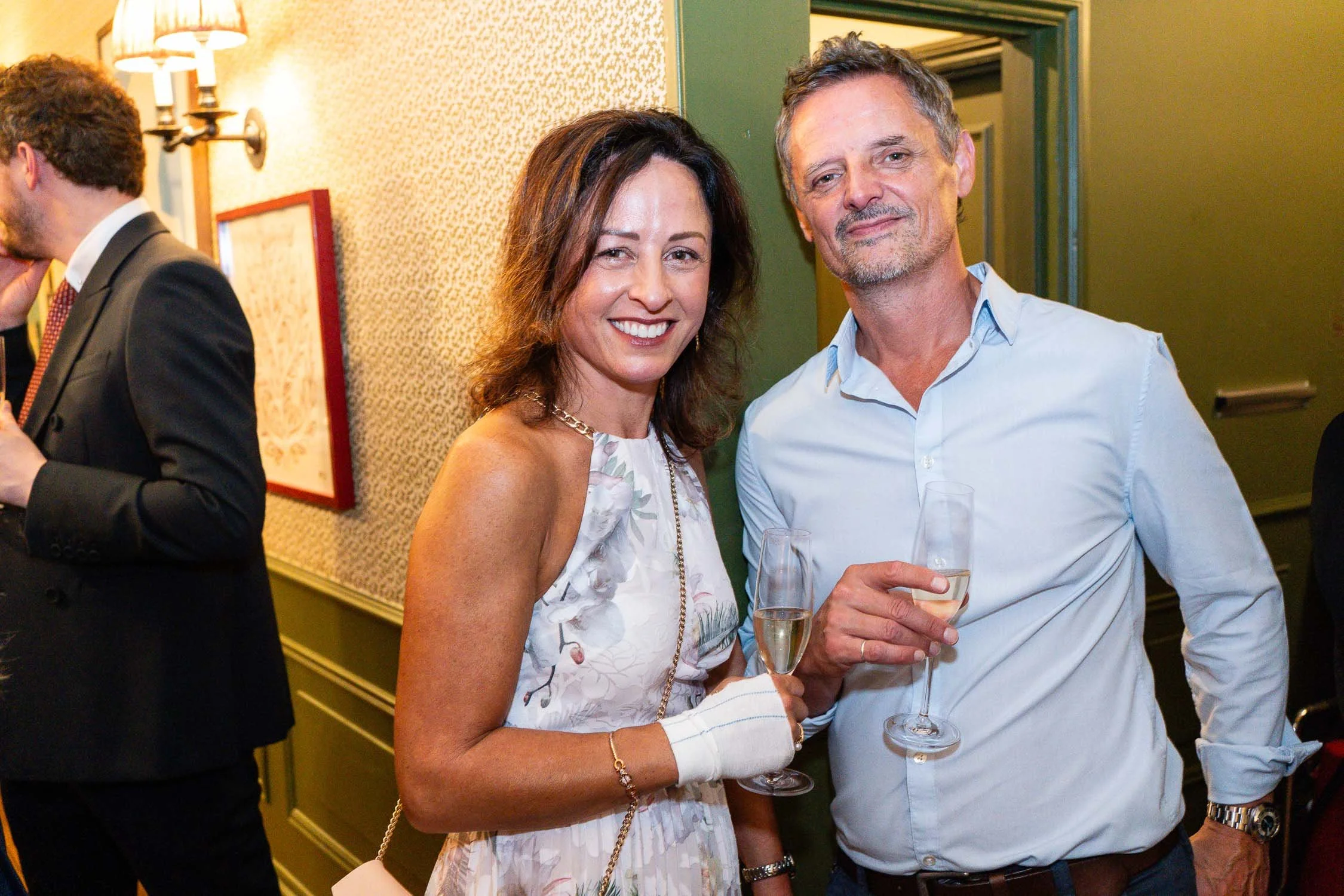 237-chelsea-old-town-hall-the-surprise-pub-wedding-reception.jpg