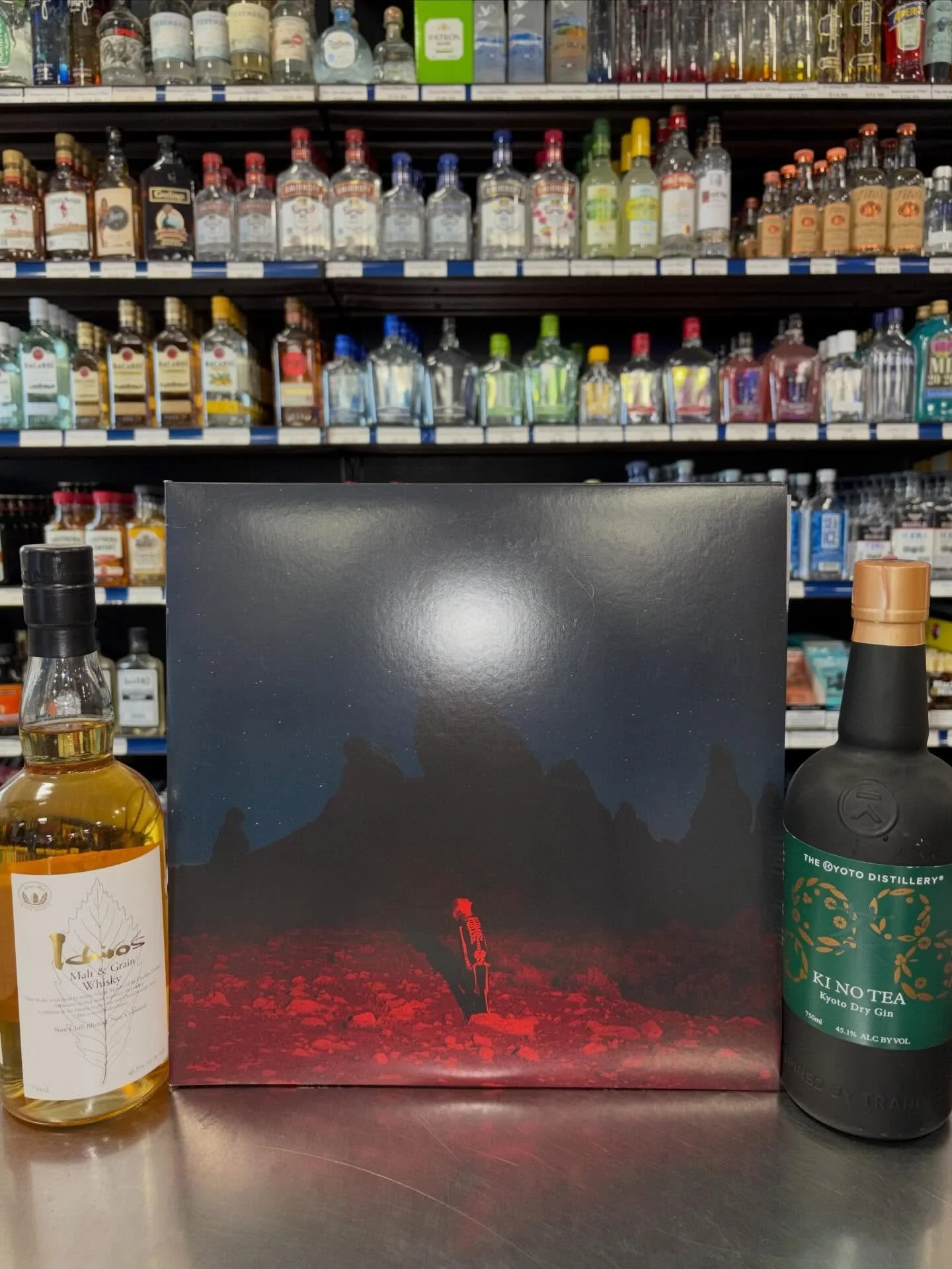 Cold drinks, sad music, and Punisher on the turntable 🌙

#PhoebeBridgers #Punisher #VinylVibes #MoonshineLiquors #NowSpinning