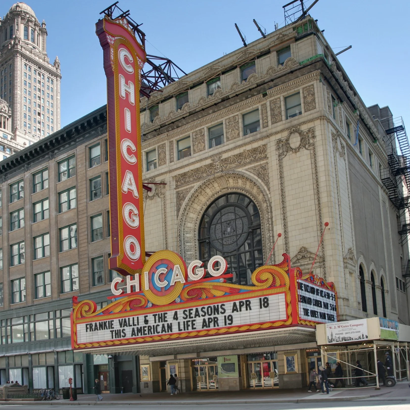 Chicago_Theatre_blend.jpg