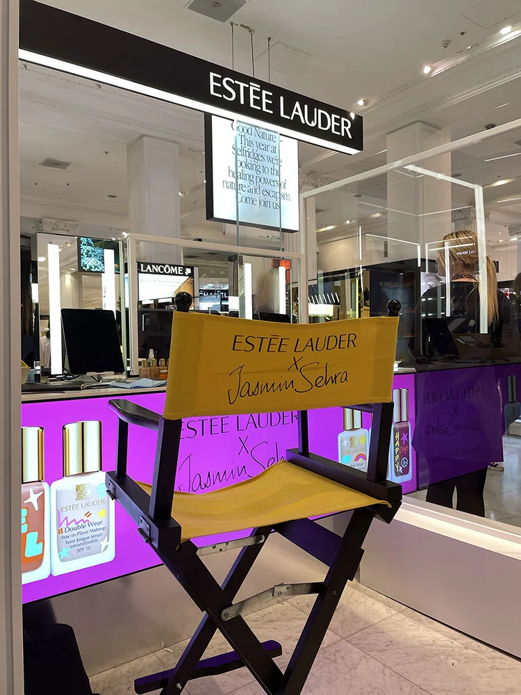 JASMIN SEHRA ESTEE LAUDER SELFRIDGES CHAIR.JPG