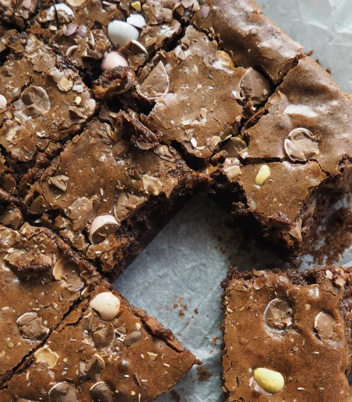 Mini Egg Brownies // Amy Elizabeth