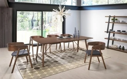 Love the sleek look of this table and chairs