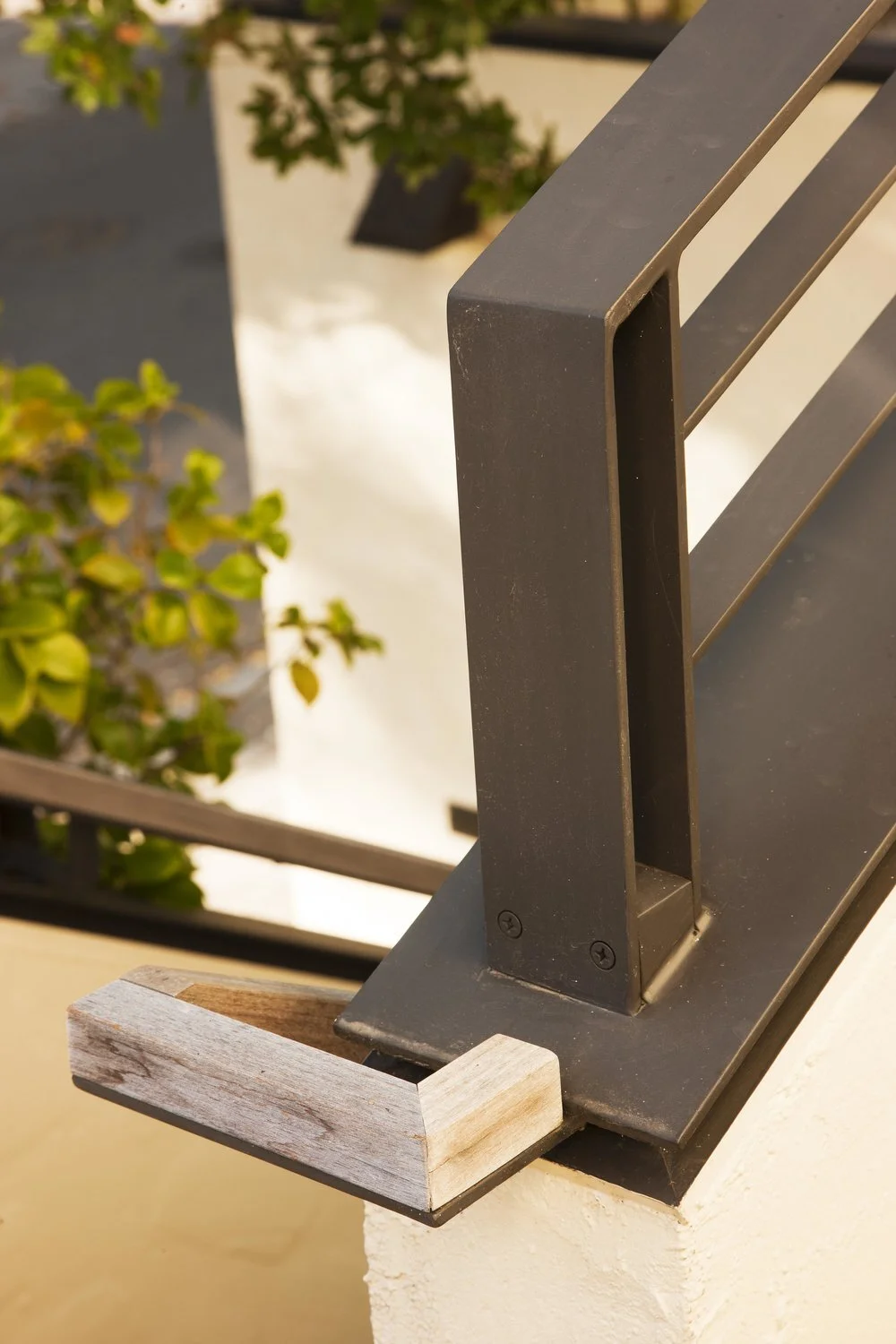 Berkeley-Remodel-Railing-Detail-Metal.jpg