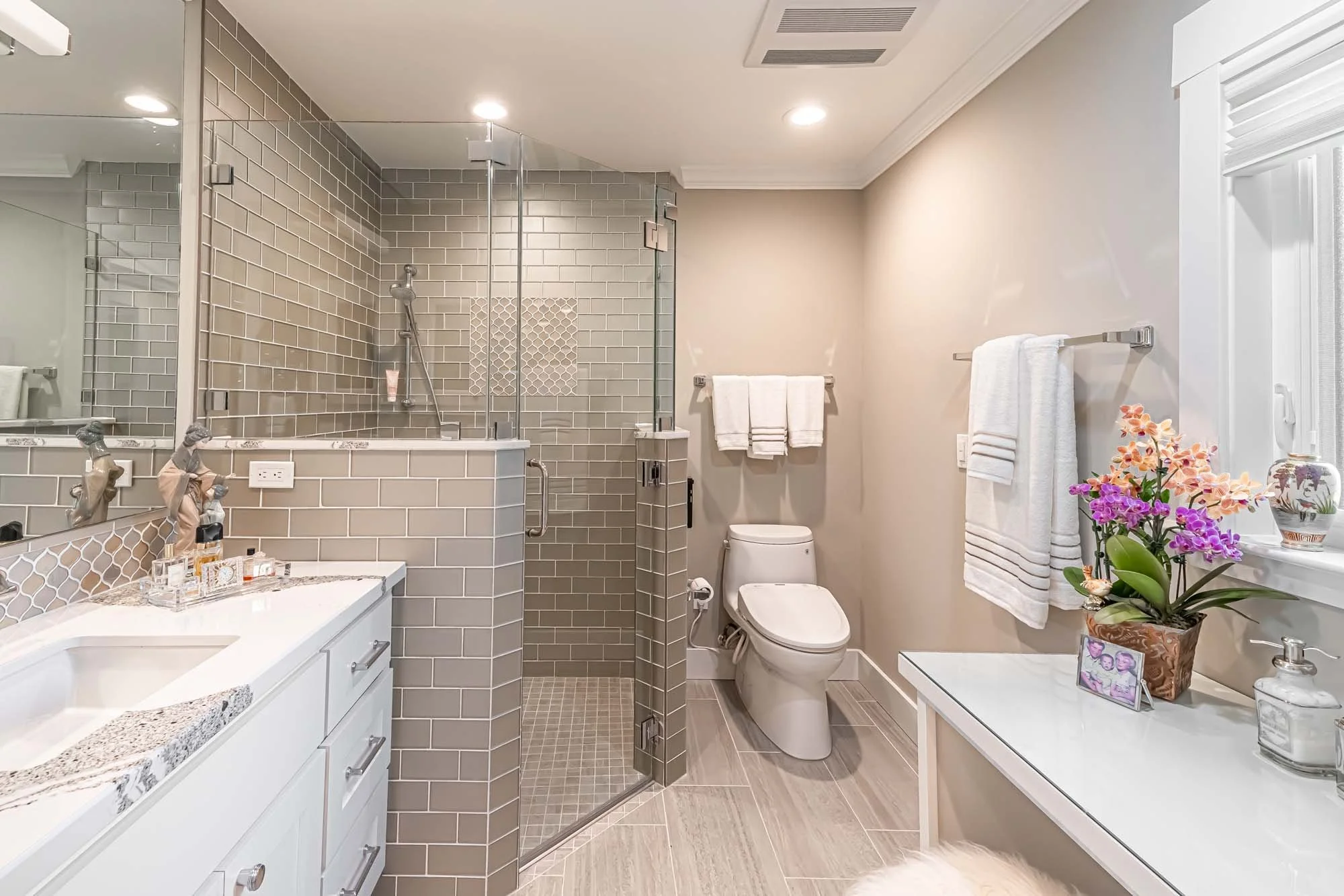 Louro_Transitional Home Renovation-035.jpg
