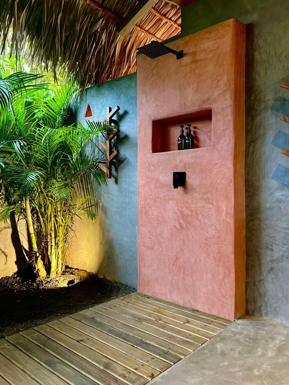 Surfer Suite Garden Shower.jpg