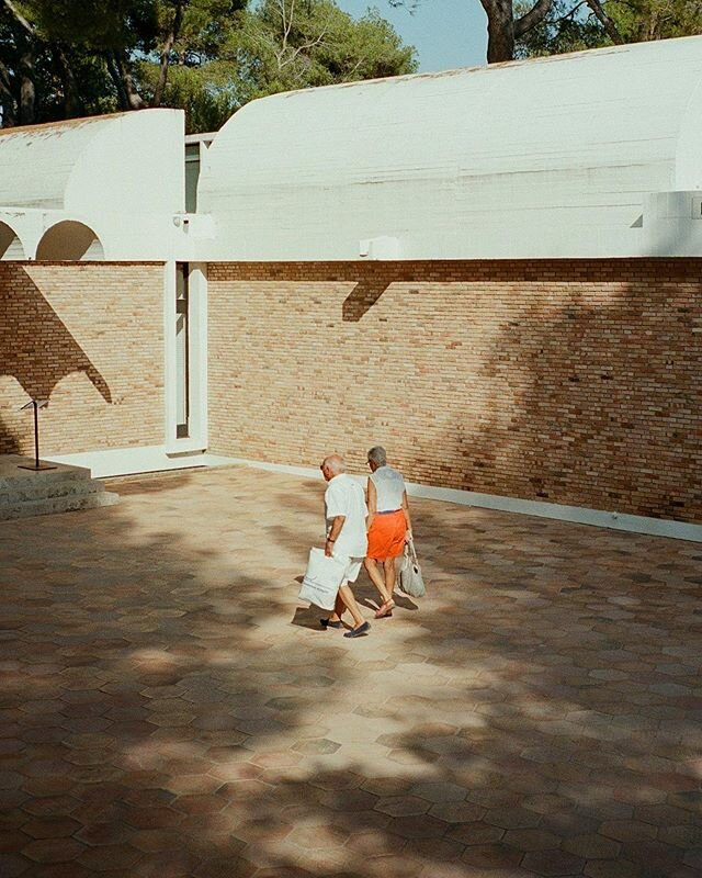 【🤍】
Lovers at a museum in South of France