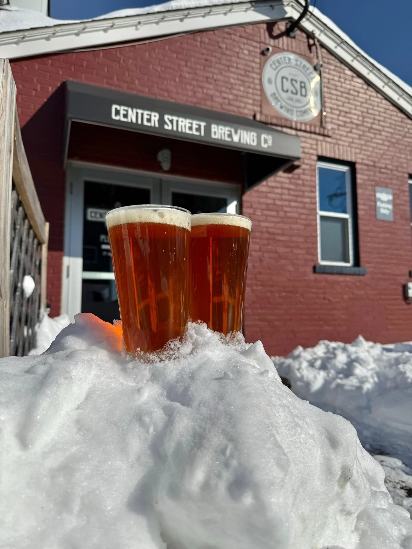 Cold weather has us dreaming of cold beers 🍺 
Tag your drinking buddy for $5 beer Wednesdays!
Ice cold Lucky 19s are a midweek treat!

#beer #brewery #drinklocal