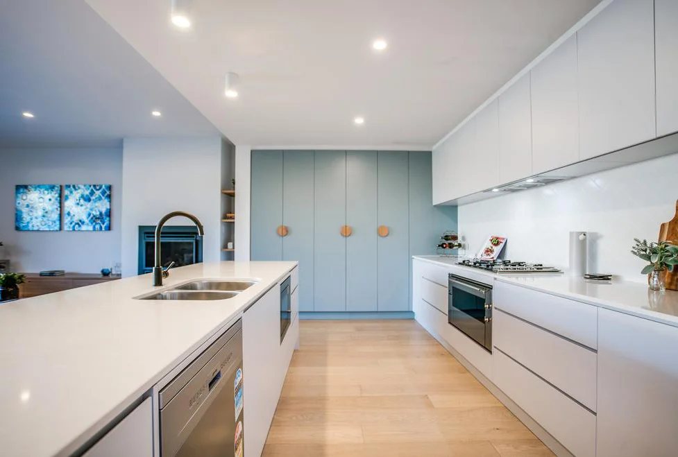 Kitchen Splashback RAL9016 Matt 100x300 laid herringbone (3).jpg