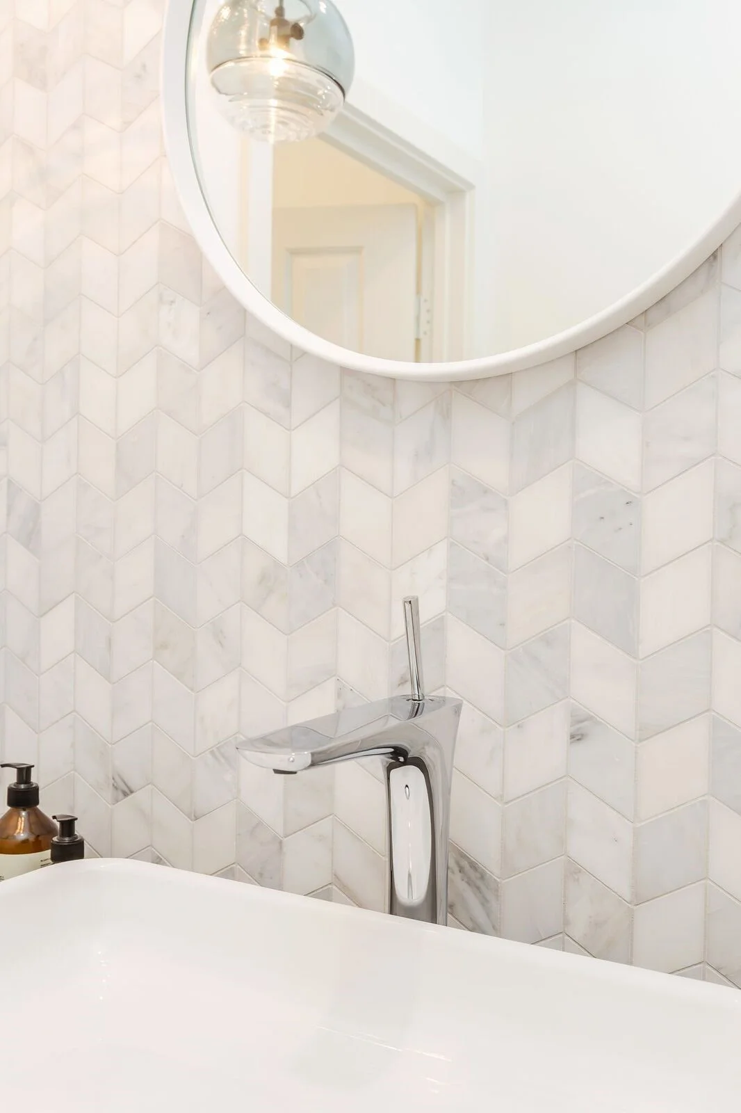 7717 CHEVRON ICE SNOW MARBLE MOSAIC REC 150x35x10 (279x374sht) 2.jpg