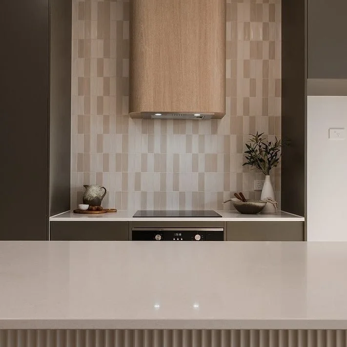 Dreaming of a kitchen that feels both modern and timeless? This design blends Italia Ceramics Confetto porcelain tiles in Bianco and Bone, creating a splashback that elevates the everyday.
Get the Look:
-	Confetto Bianco 50x150mm (Made in Italy)
-	C