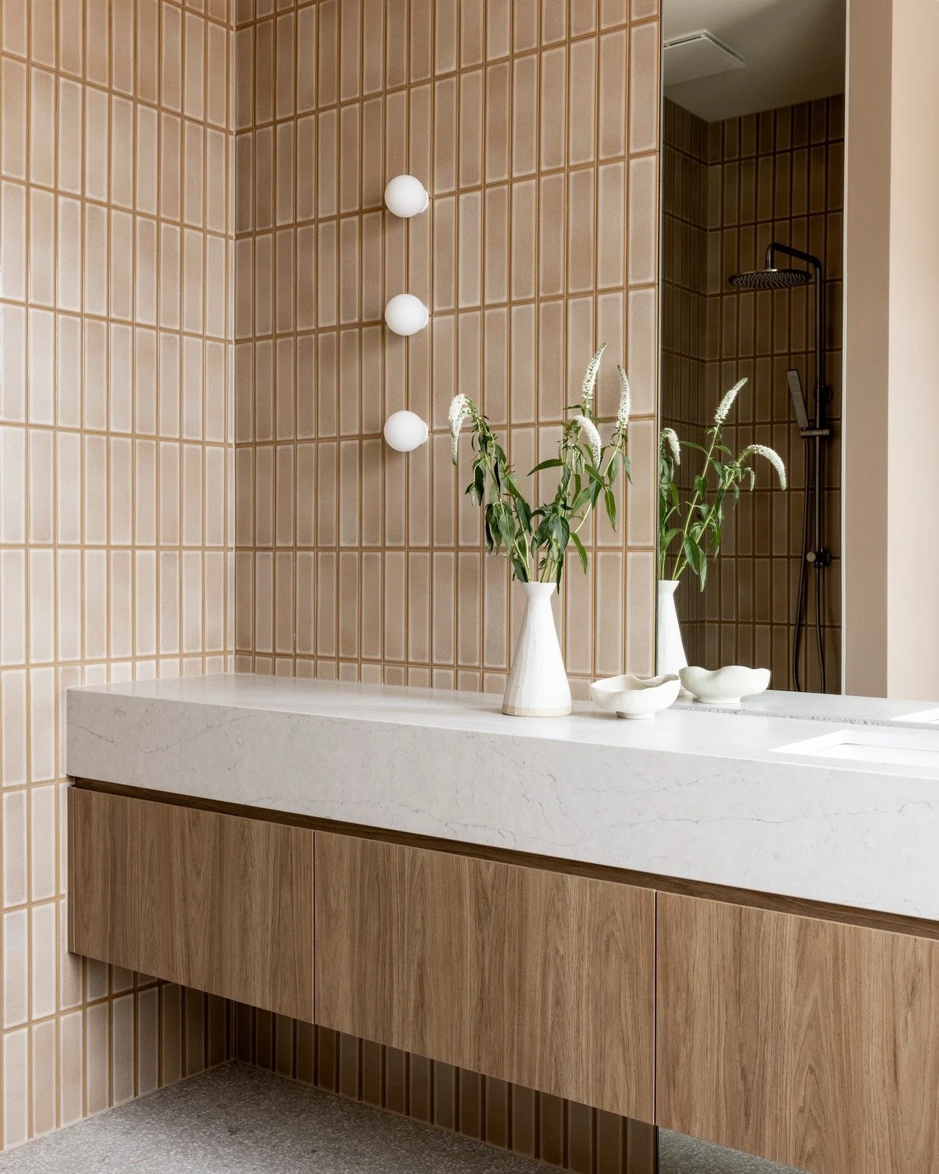 𝗛𝗮𝗻𝗱-𝗰𝗿𝗮𝗳𝘁𝗲𝗱 𝗶𝗻 𝗝𝗮𝗽𝗮𝗻, 𝗱𝗲𝘀𝗶𝗴𝗻𝗲𝗱 𝘁𝗼 𝘄𝗮𝗿𝗺 𝘁𝗵𝗲 𝗿𝗼𝗼𝗺.
Looking to elevate your bathroom? The stunning Hida tile is proof that a pop of colour can still feel beautifully neutral.

Get the Look:
&bull; Hida Japanese Mo